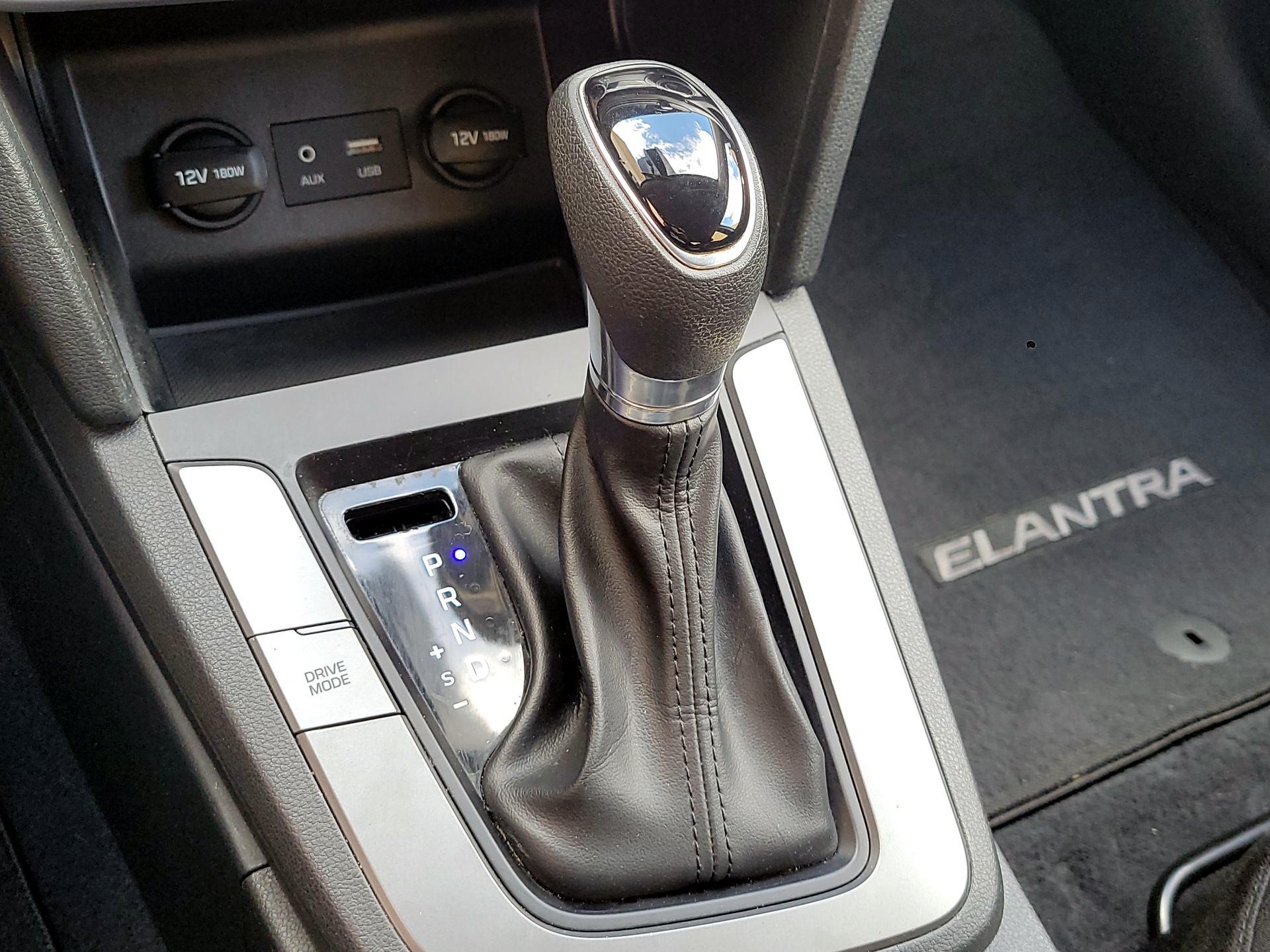 Thumbnail: 2019 Hyundai Elantra - 17