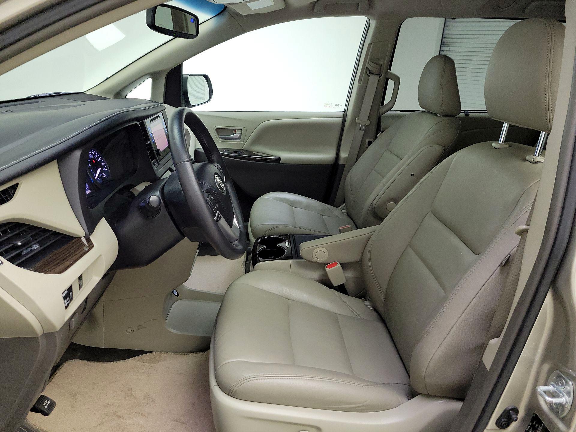 Thumbnail: 2017 Toyota Sienna - 11