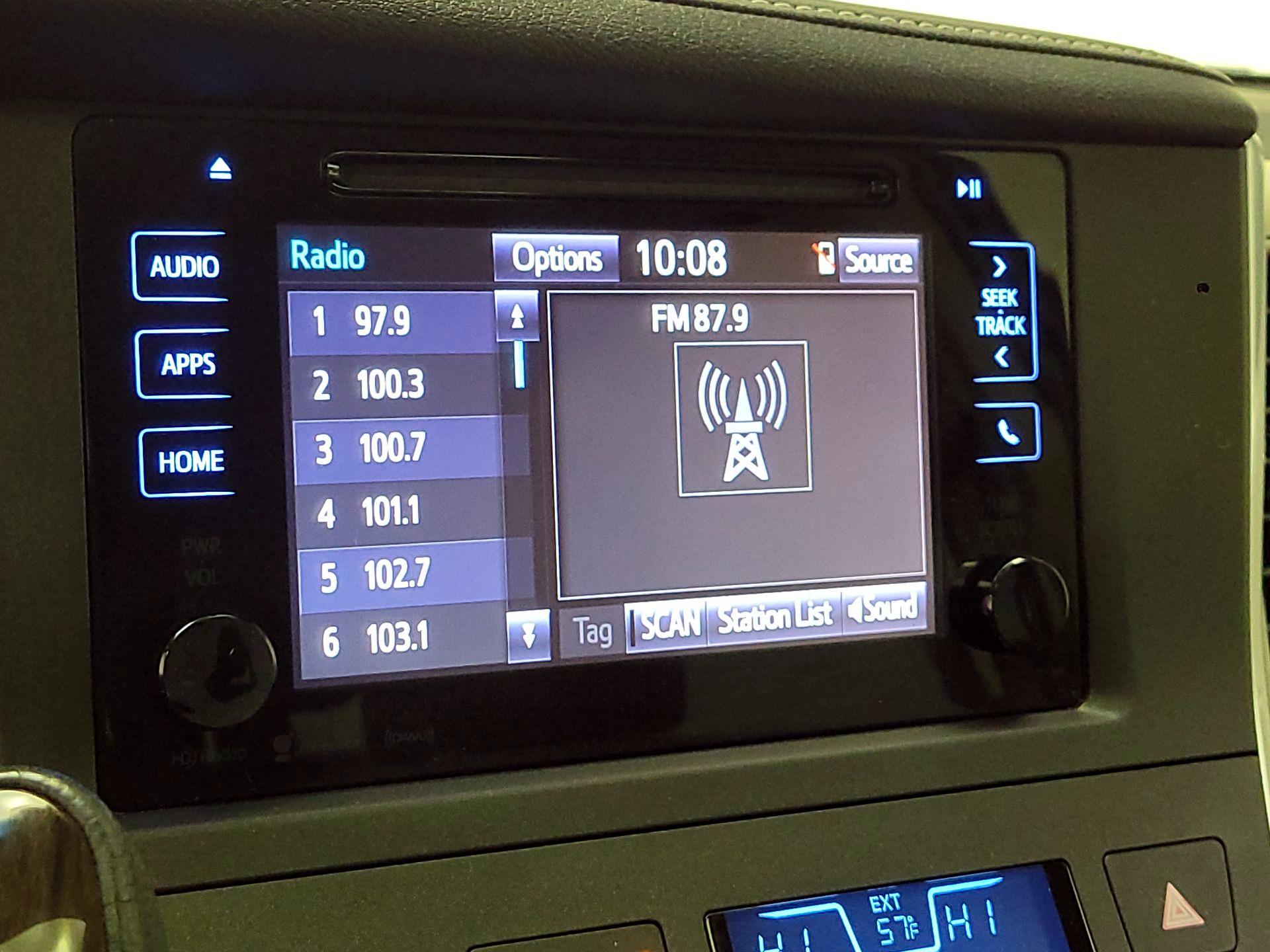 Thumbnail: 2017 Toyota Sienna - 15