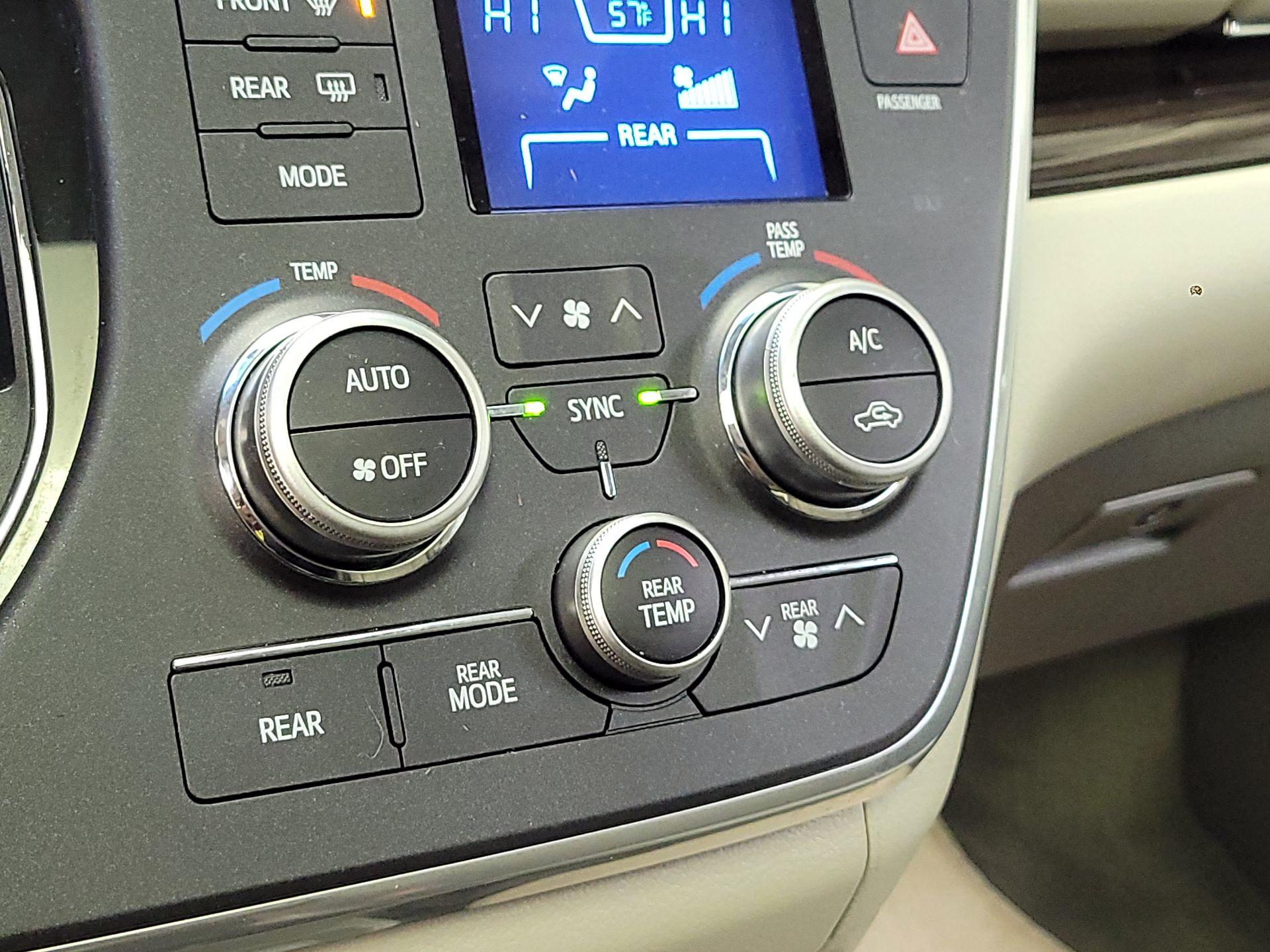 Thumbnail: 2017 Toyota Sienna - 16