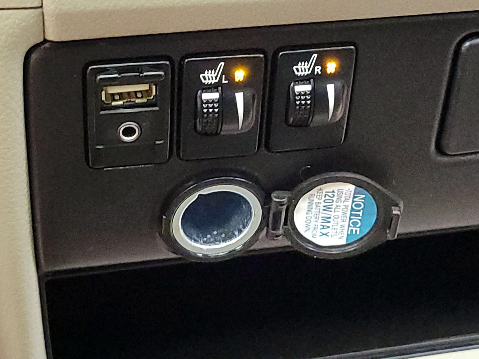 Thumbnail: 2017 Toyota Sienna - 18