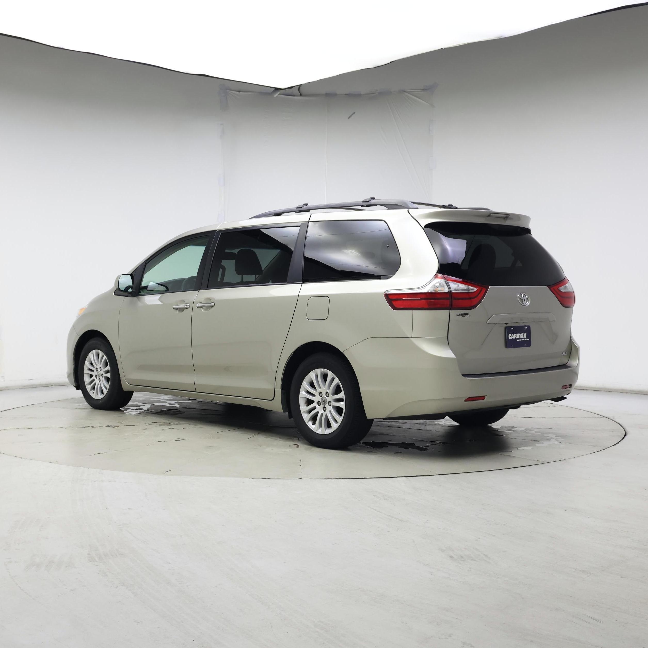 Thumbnail: 2017 Toyota Sienna - 2