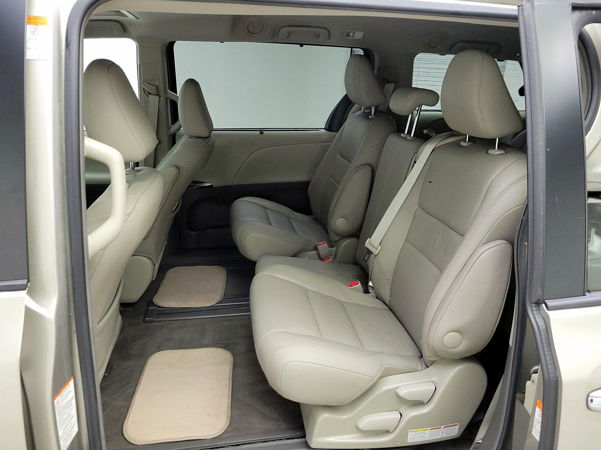 Thumbnail: 2017 Toyota Sienna - 20