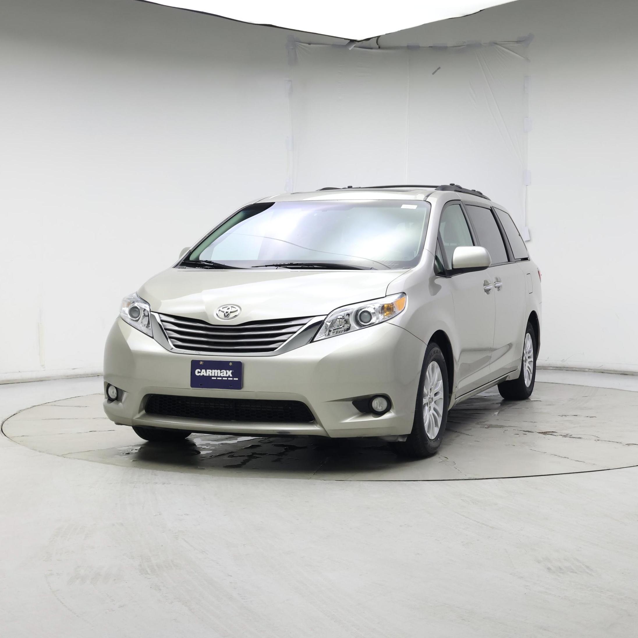 Thumbnail: 2017 Toyota Sienna - 4
