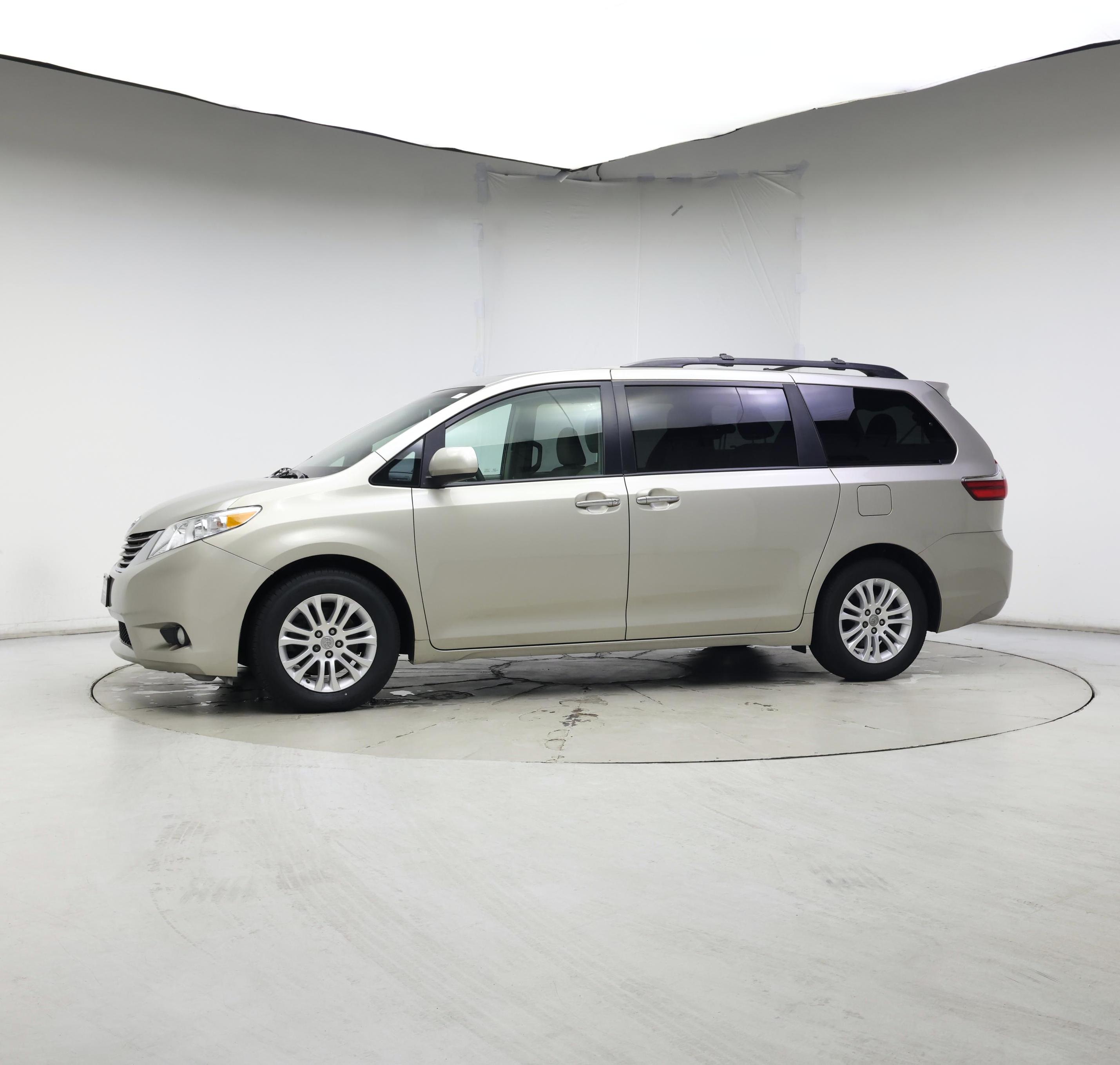 Thumbnail: 2017 Toyota Sienna - 6