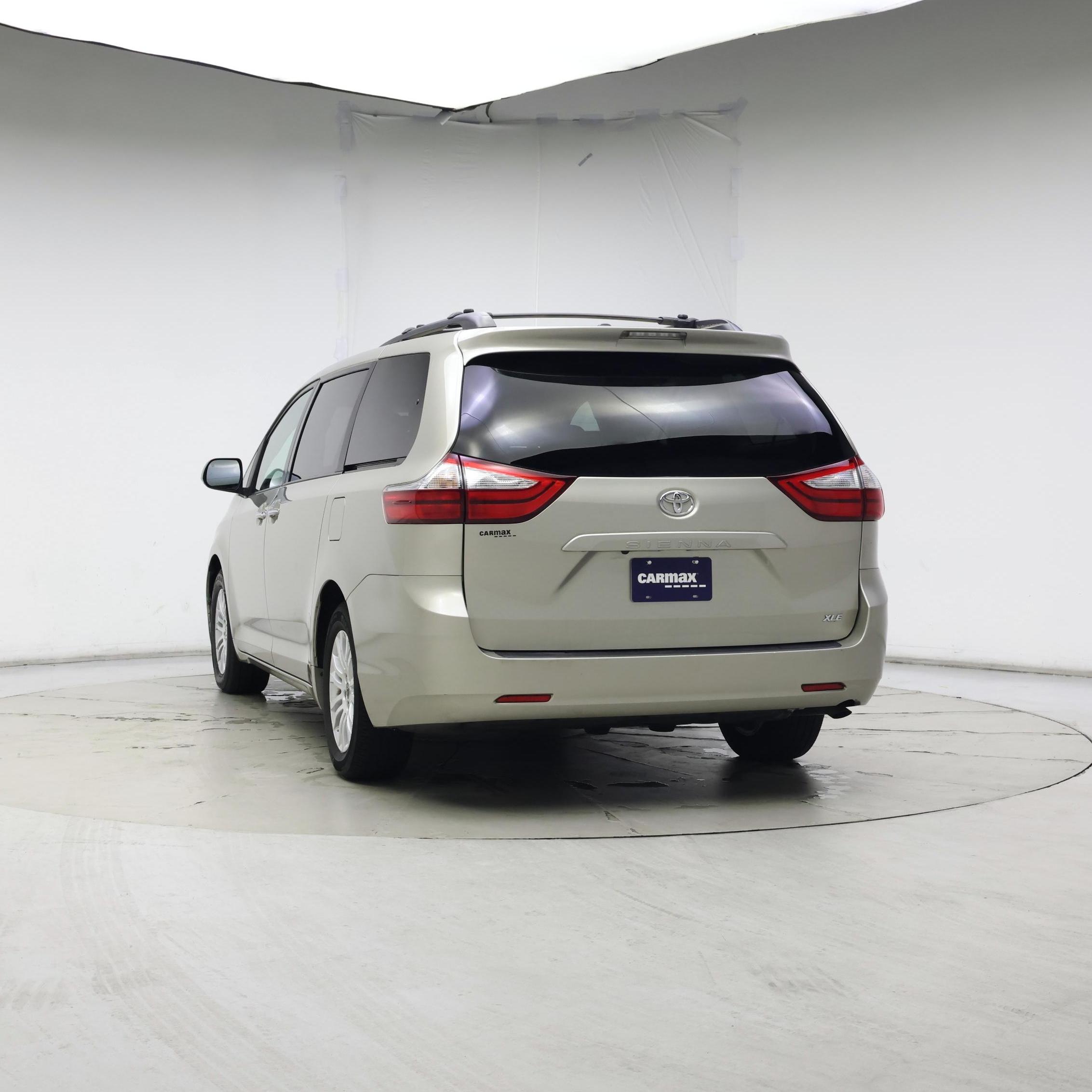 Thumbnail: 2017 Toyota Sienna - 7