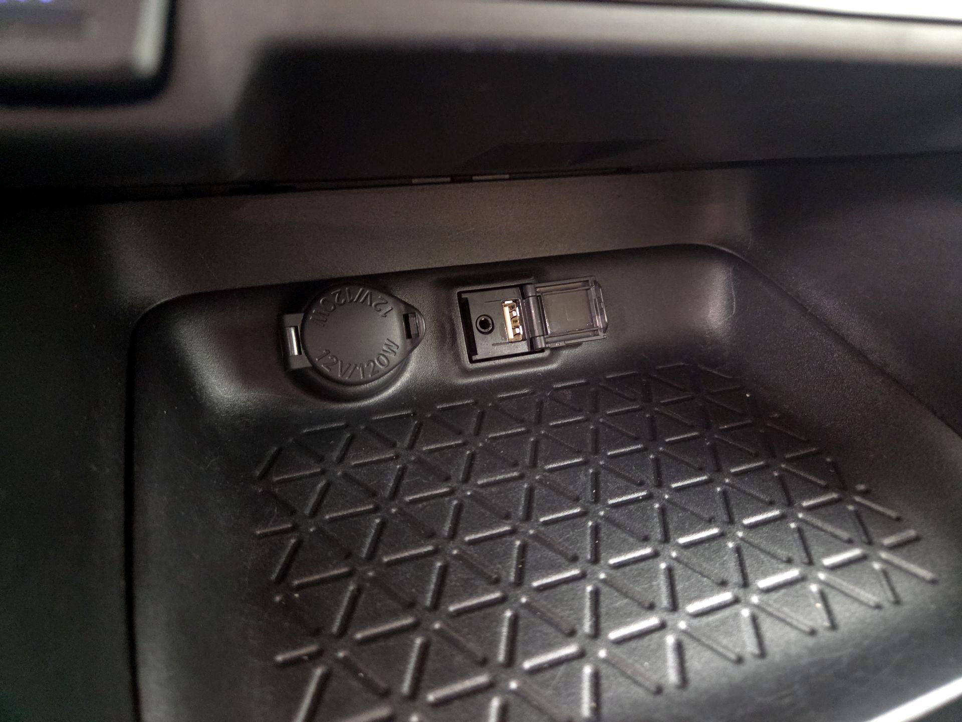 Thumbnail: 2019 Toyota RAV4 - 18