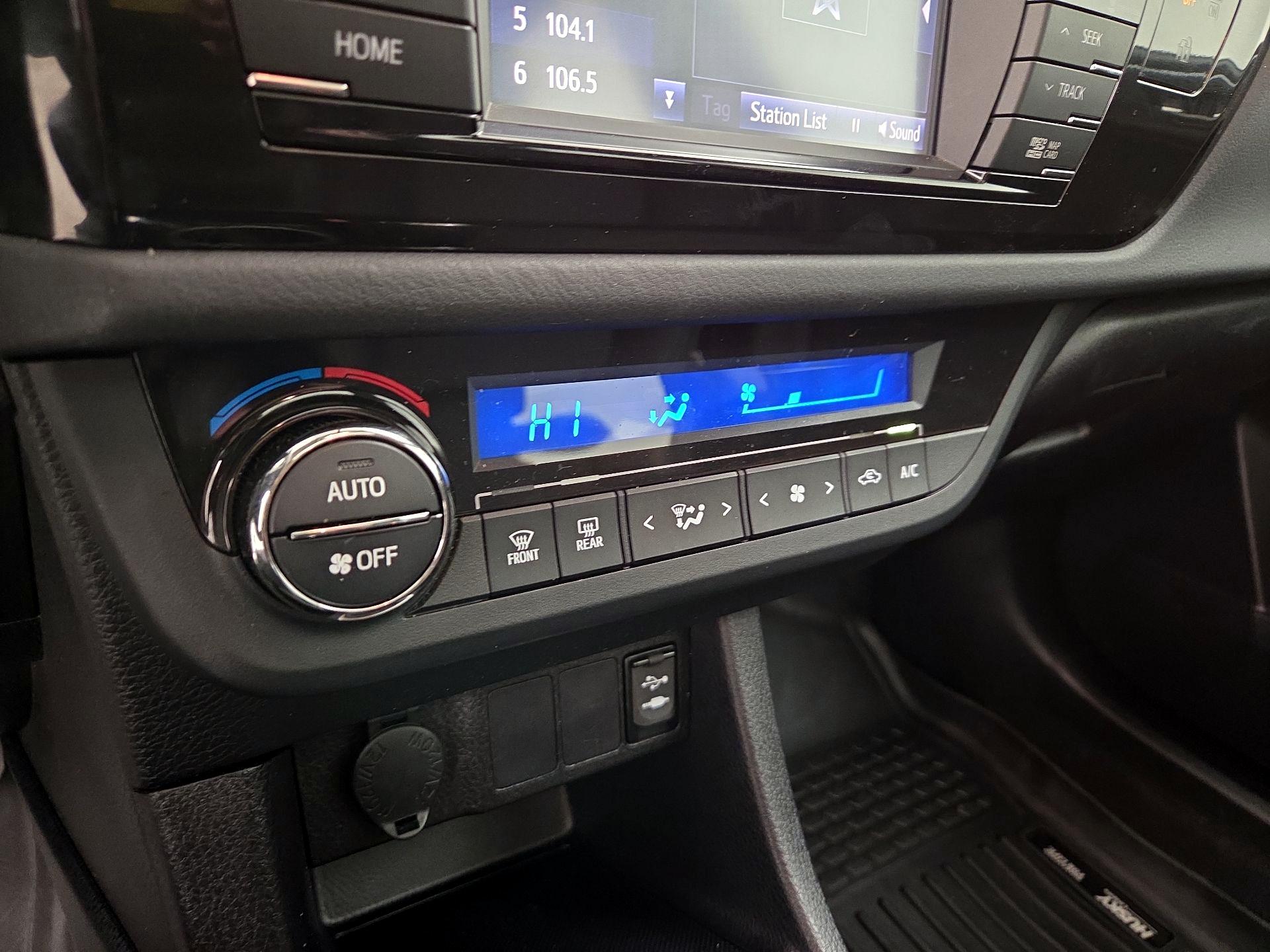 Thumbnail: 2016 Toyota Corolla - 16