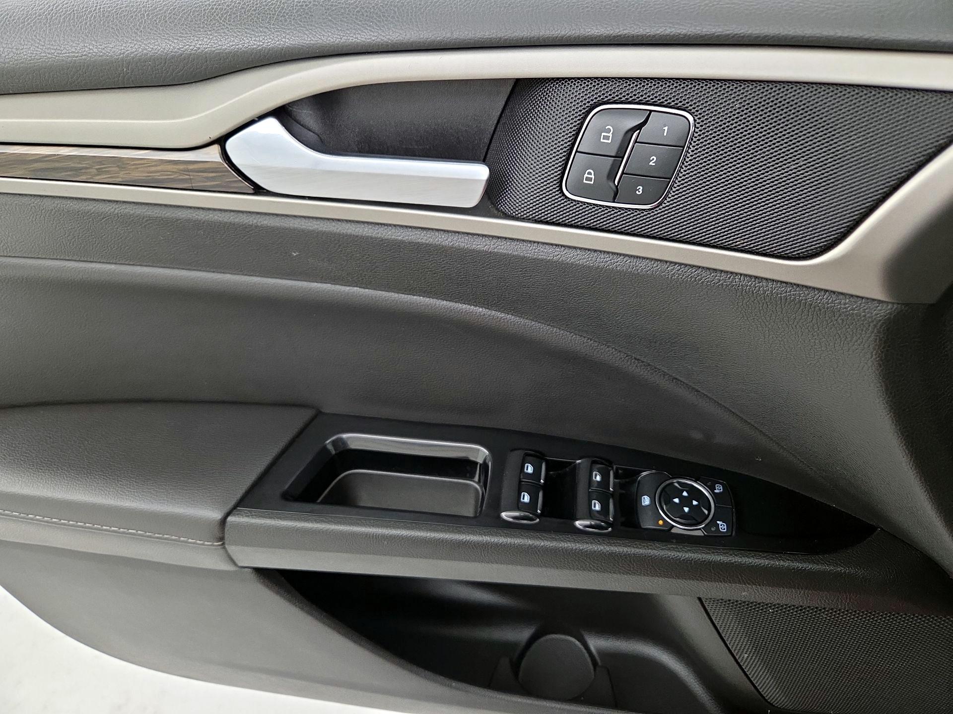 Thumbnail: 2014 Ford Fusion - 12