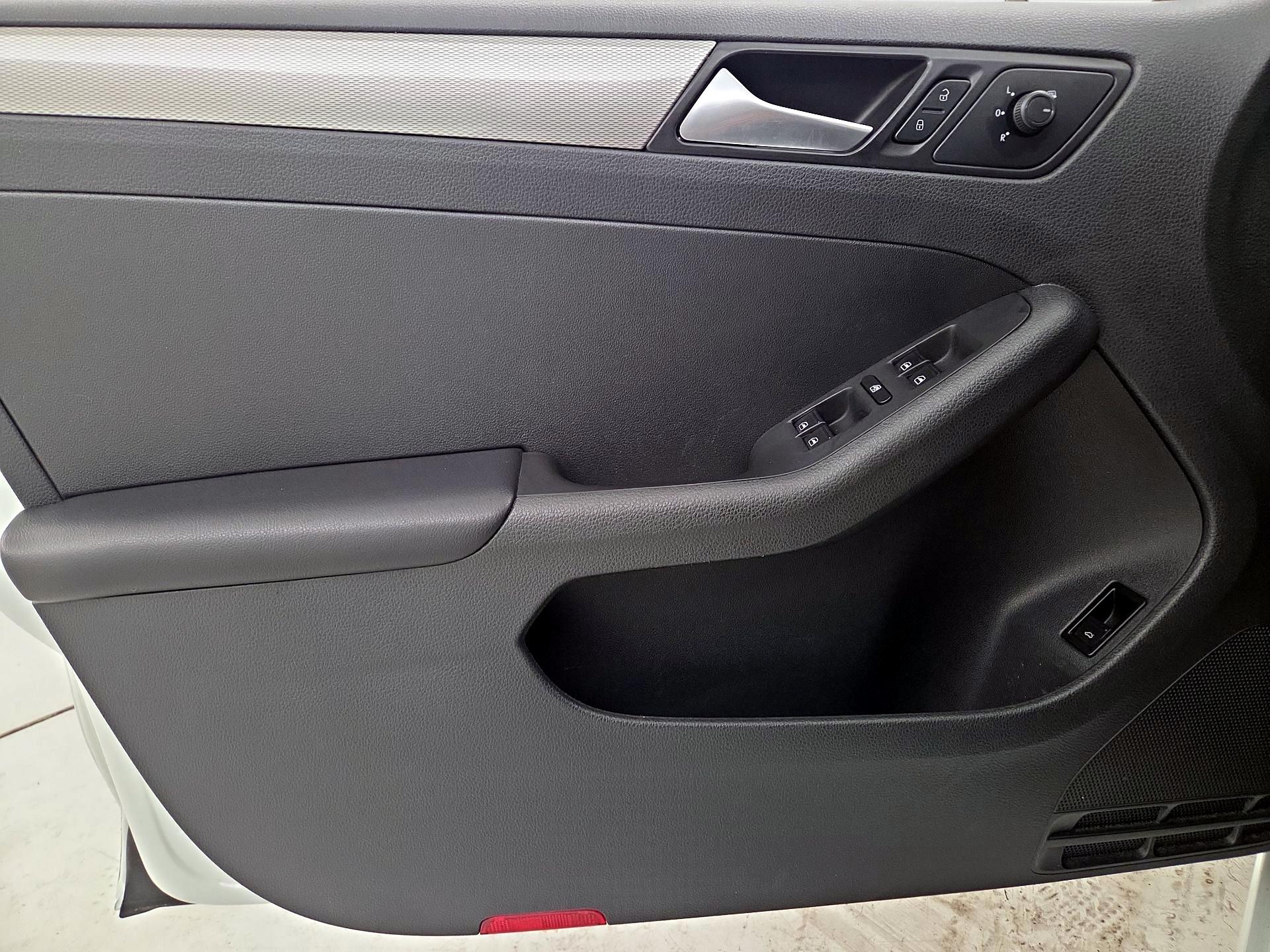 Thumbnail: 2018 Volkswagen Jetta - 12