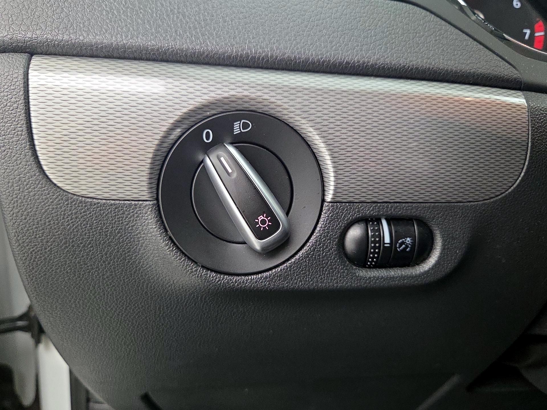 Thumbnail: 2018 Volkswagen Jetta - 13