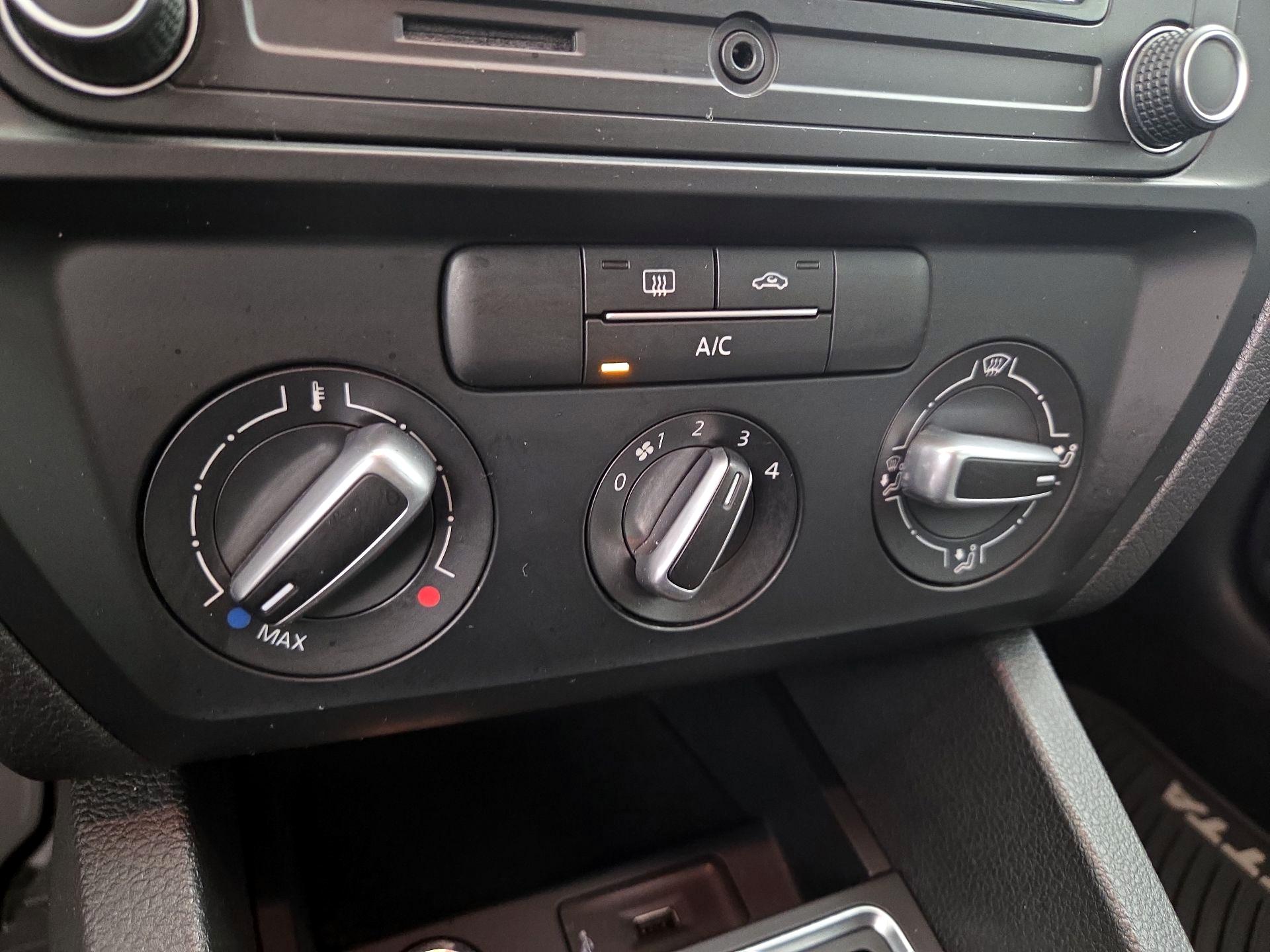 Thumbnail: 2018 Volkswagen Jetta - 16