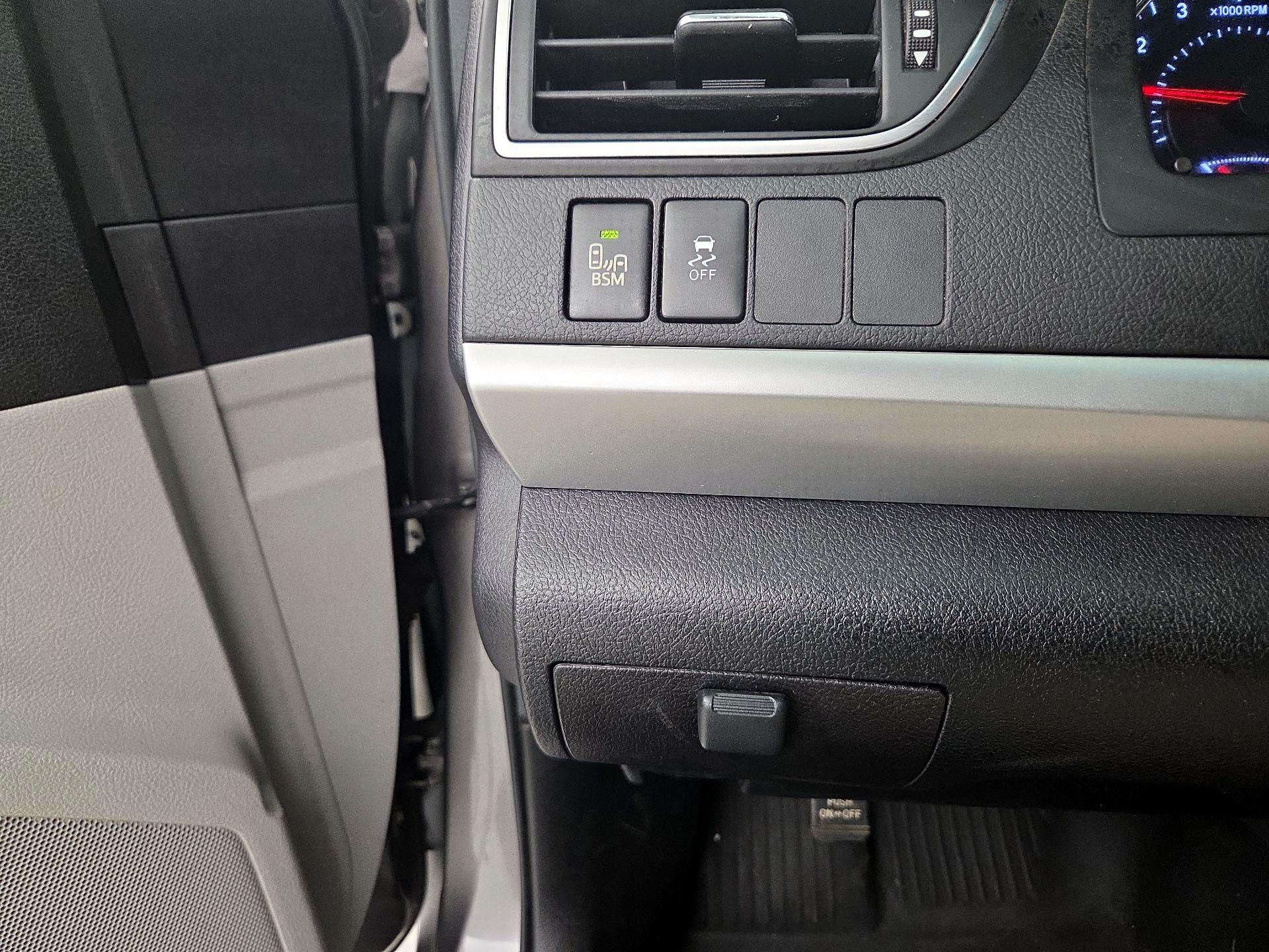 Thumbnail: 2017 Toyota Camry - 13