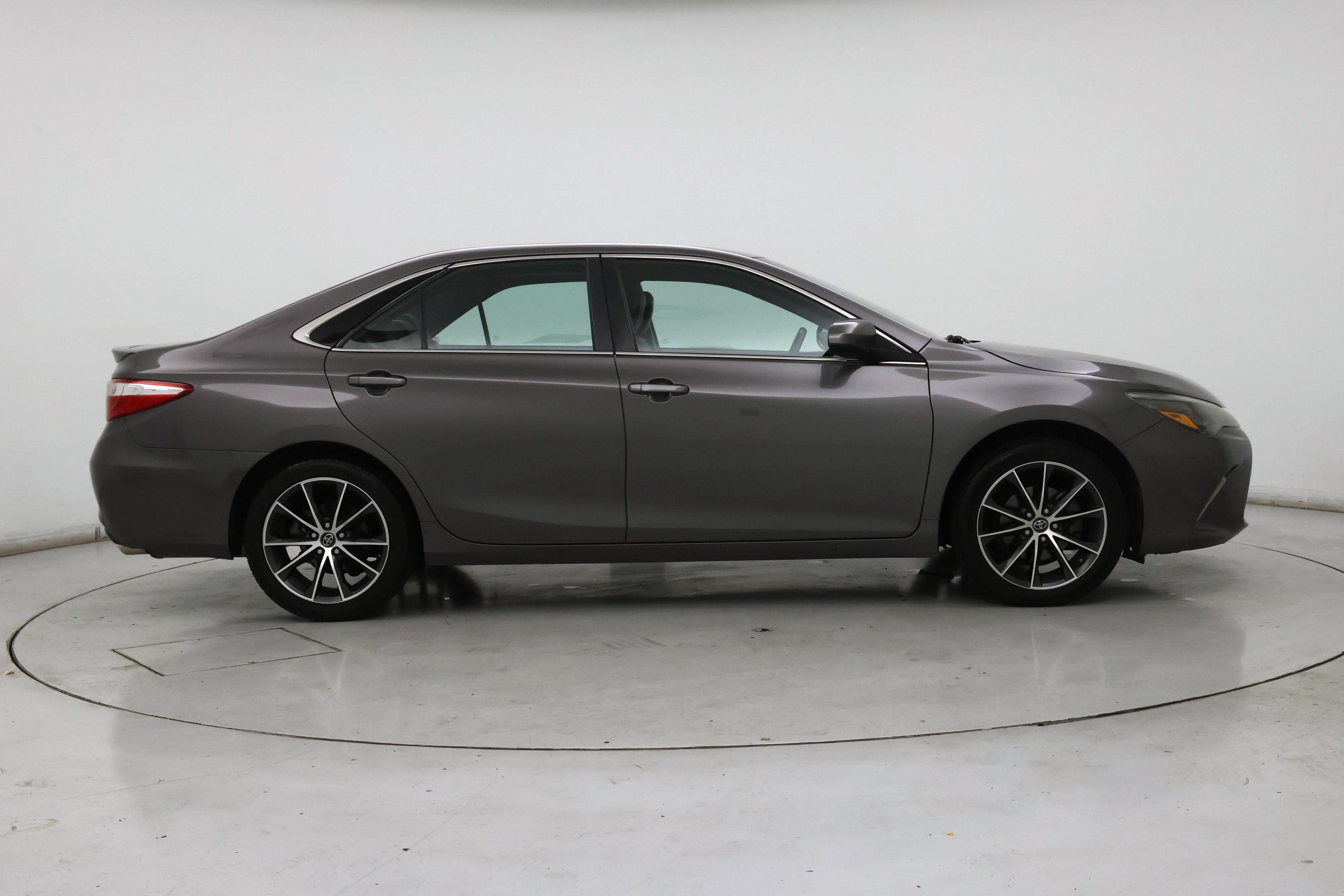 Thumbnail: 2017 Toyota Camry - 7