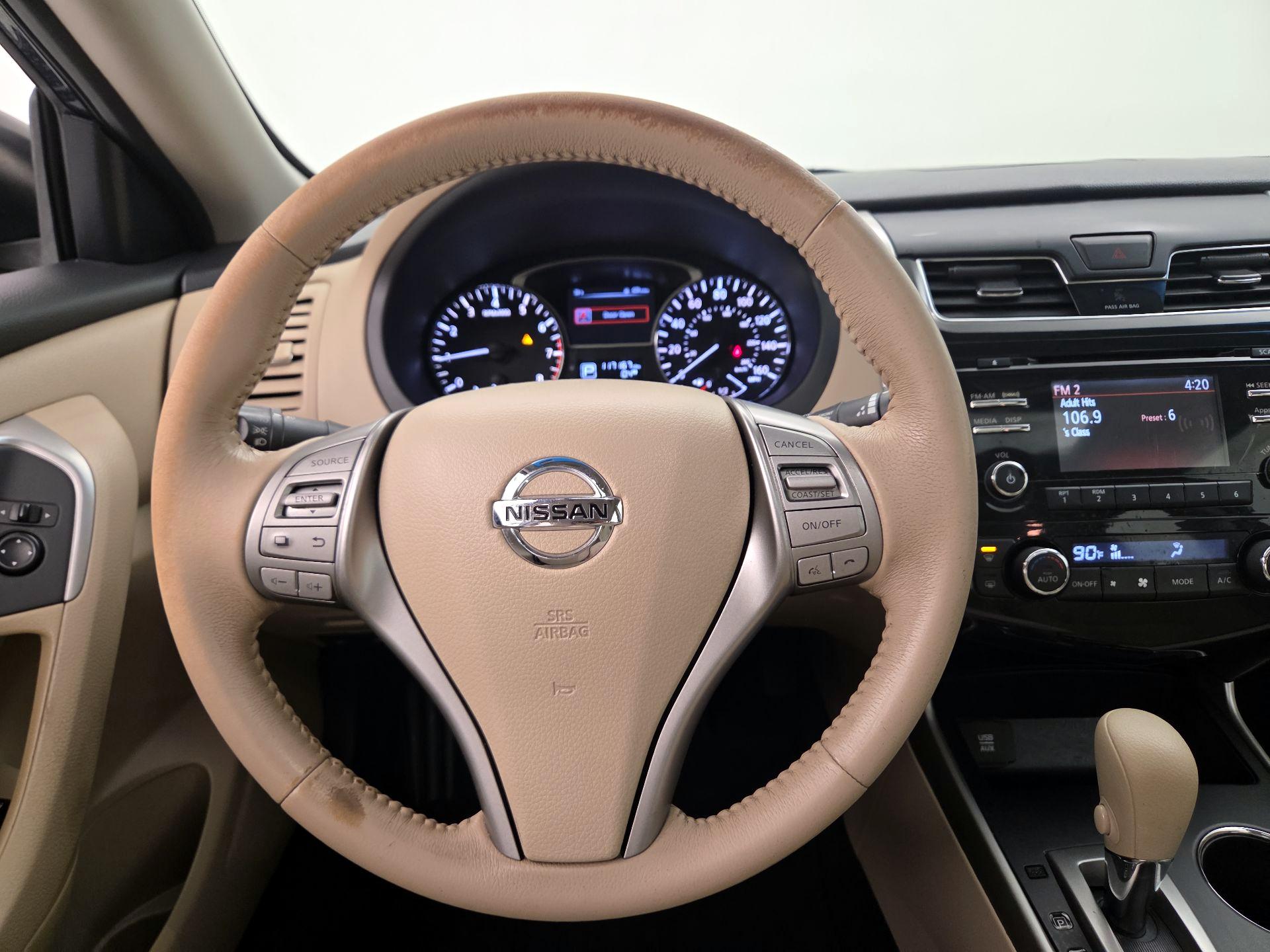 Thumbnail: 2015 Nissan Altima - 10