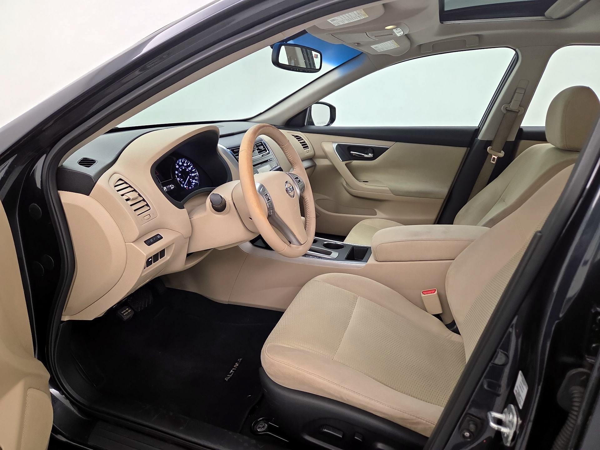 Thumbnail: 2015 Nissan Altima - 11