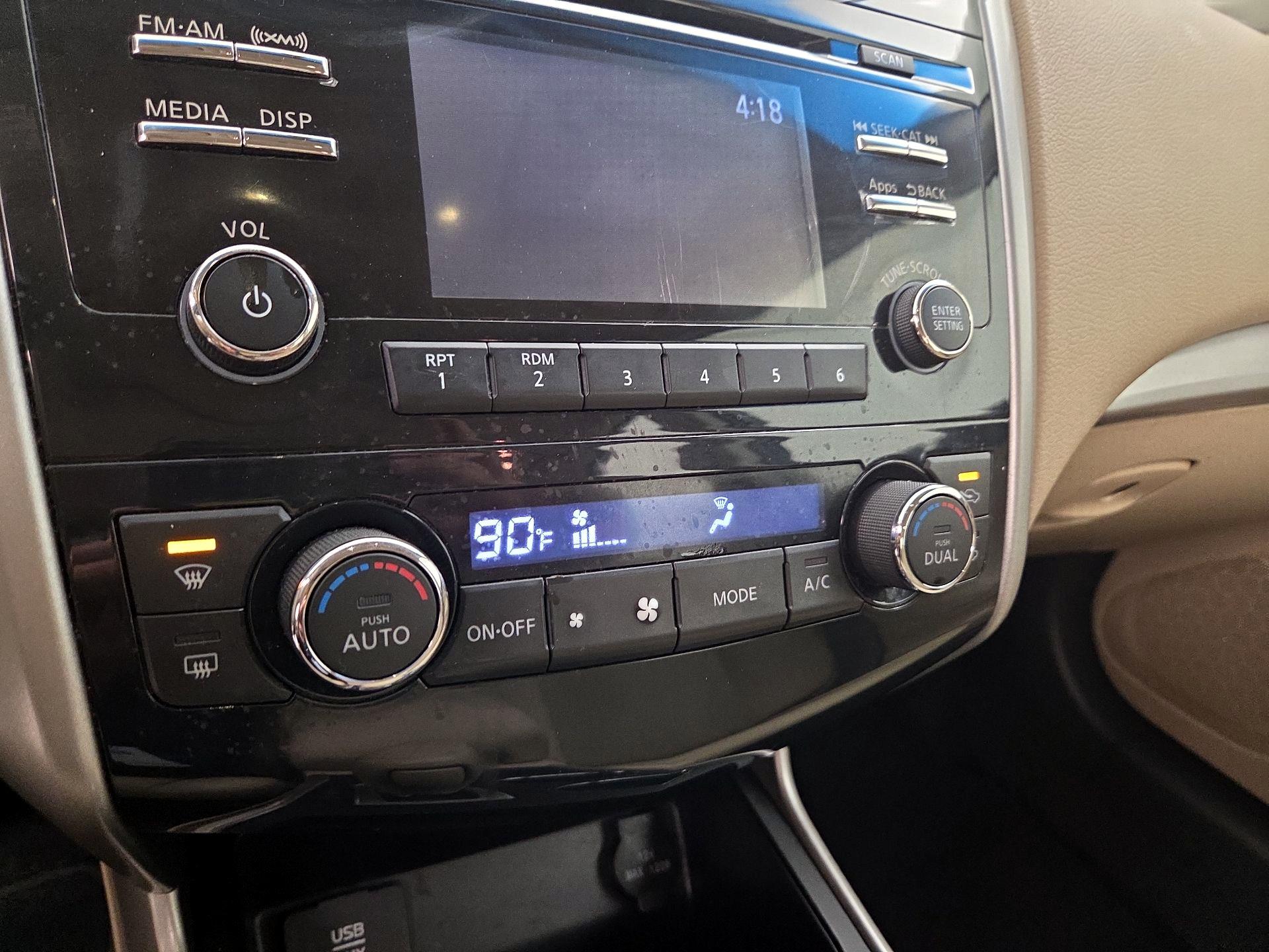 Thumbnail: 2015 Nissan Altima - 16