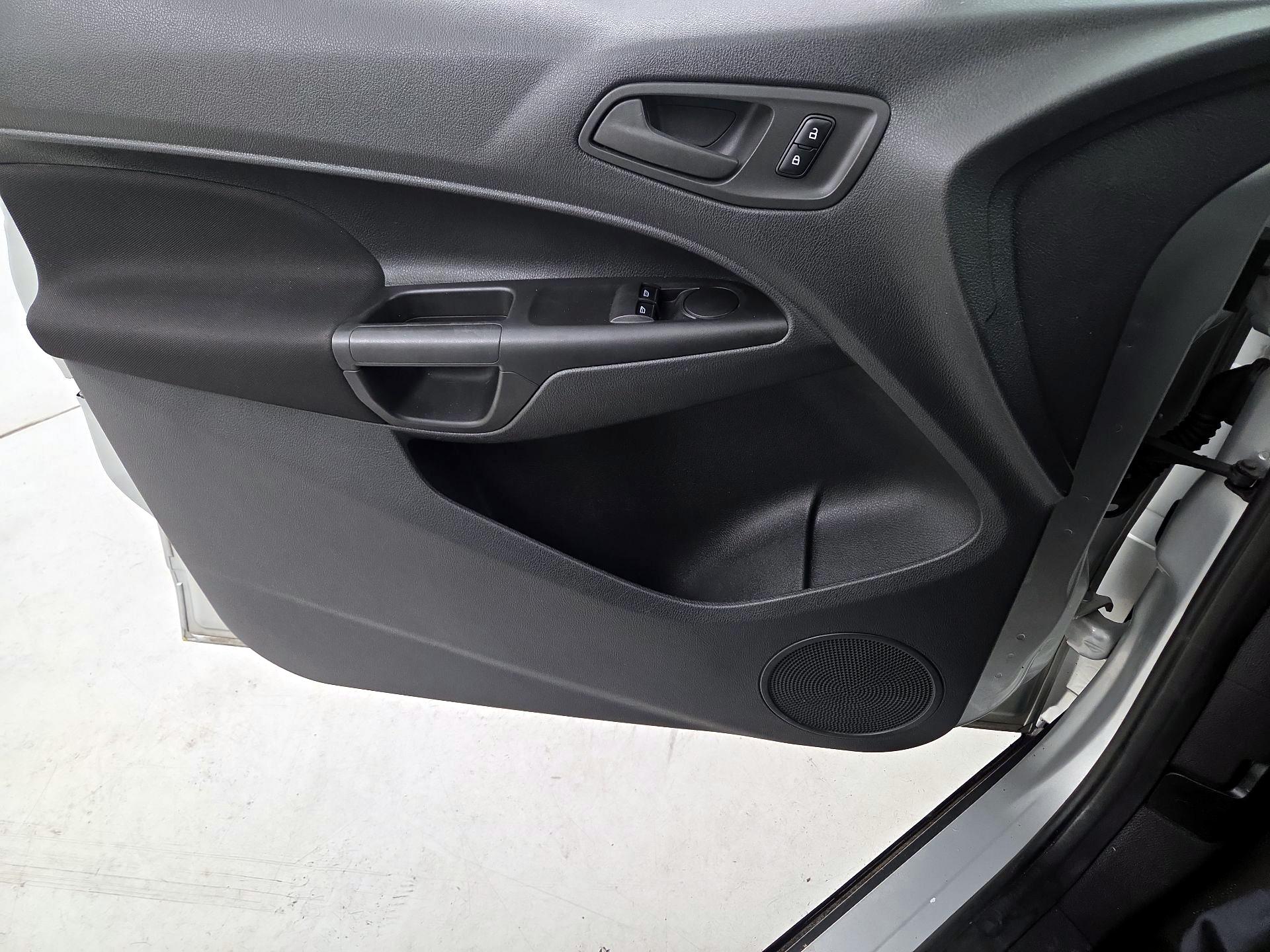 Thumbnail: 2015 Ford Transit Series - 12