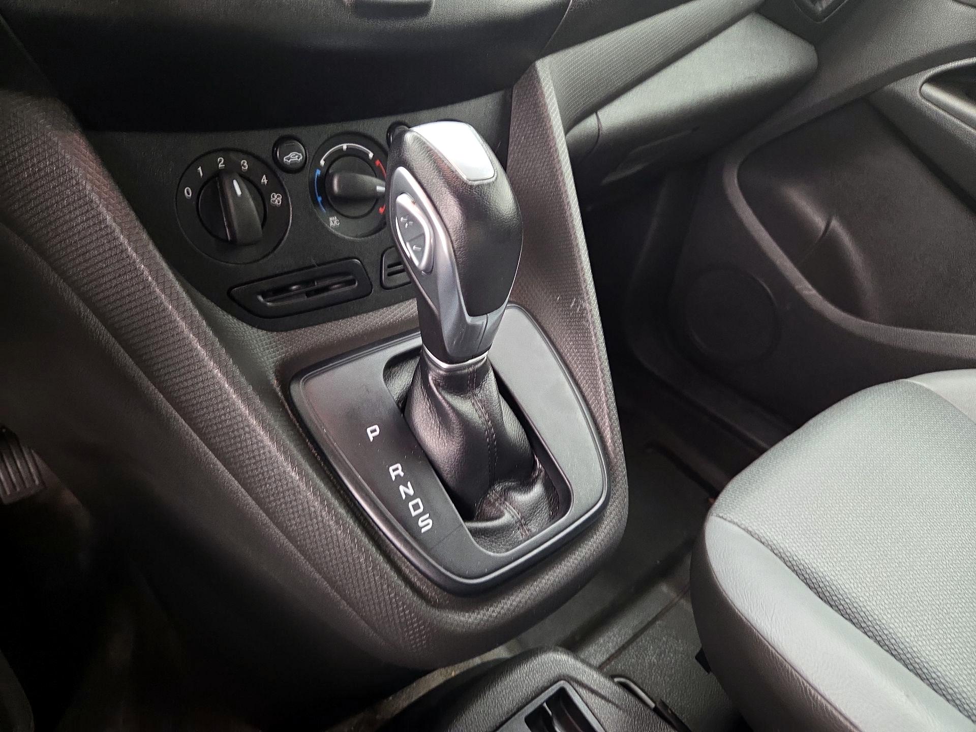 Thumbnail: 2015 Ford Transit Series - 16