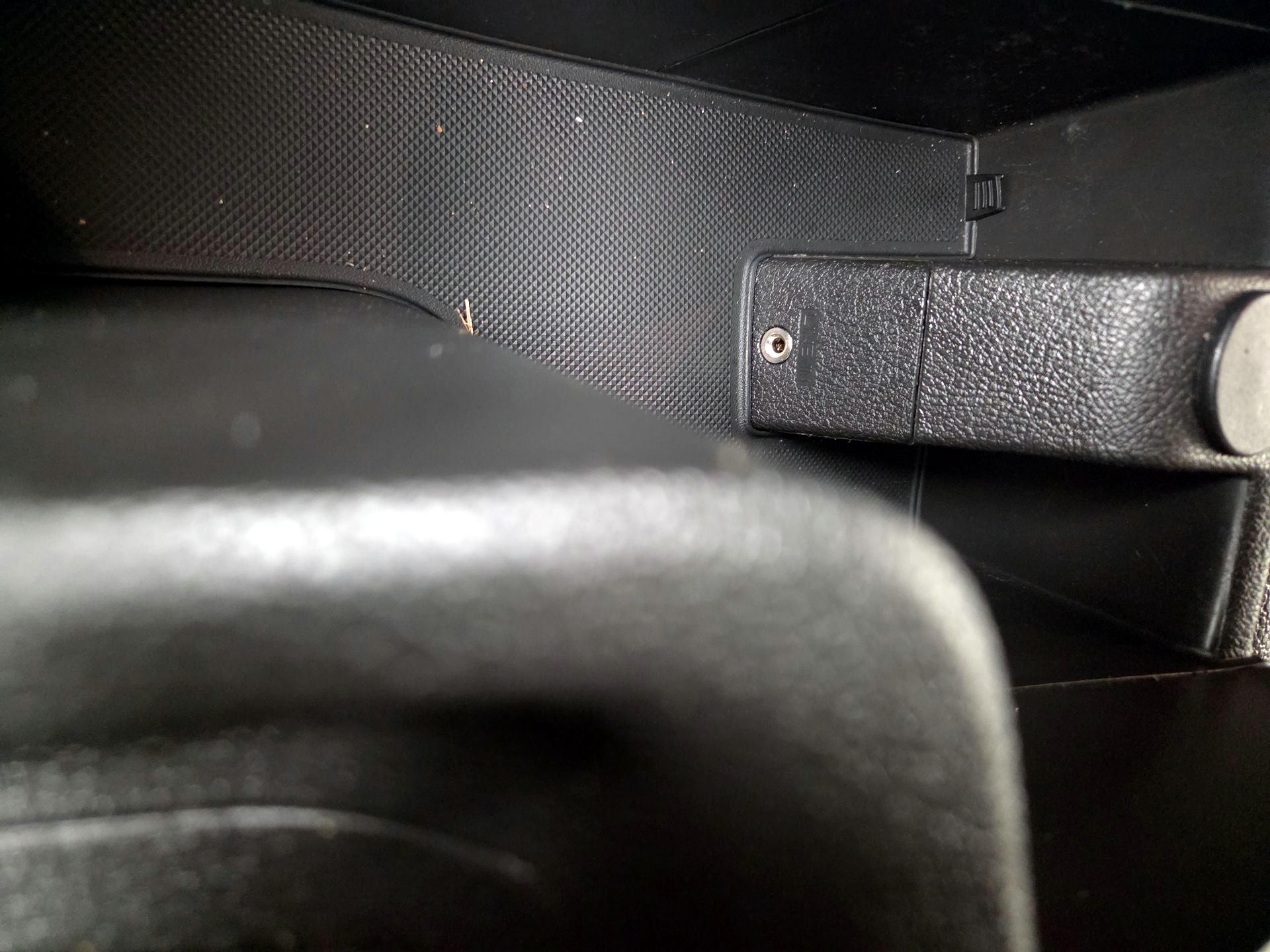 Thumbnail: 2015 Ford Transit Series - 17