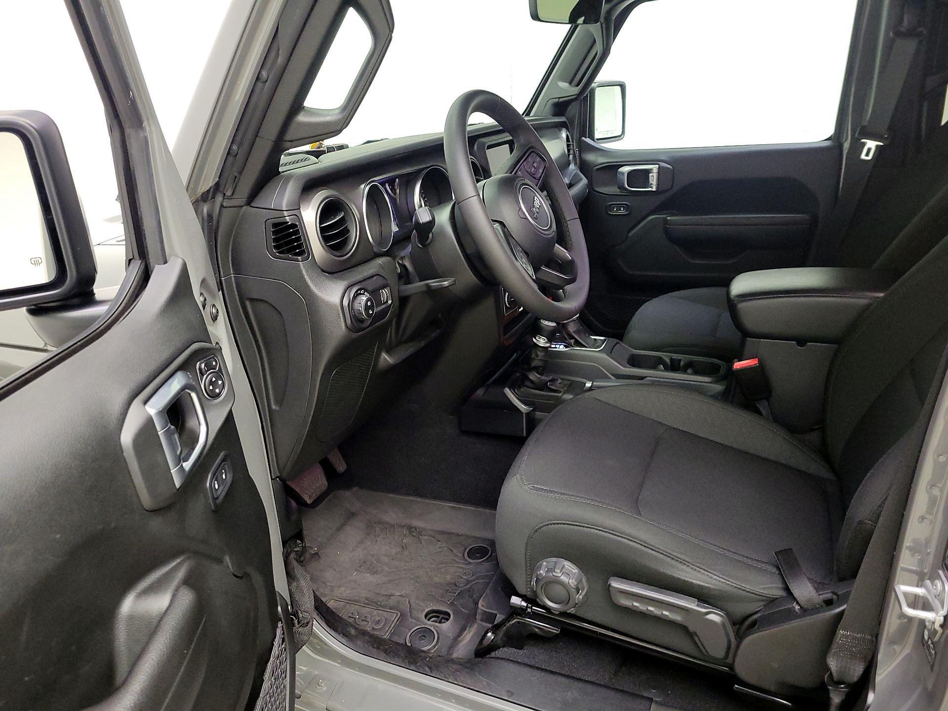 Thumbnail: 2023 Jeep Gladiator - 11