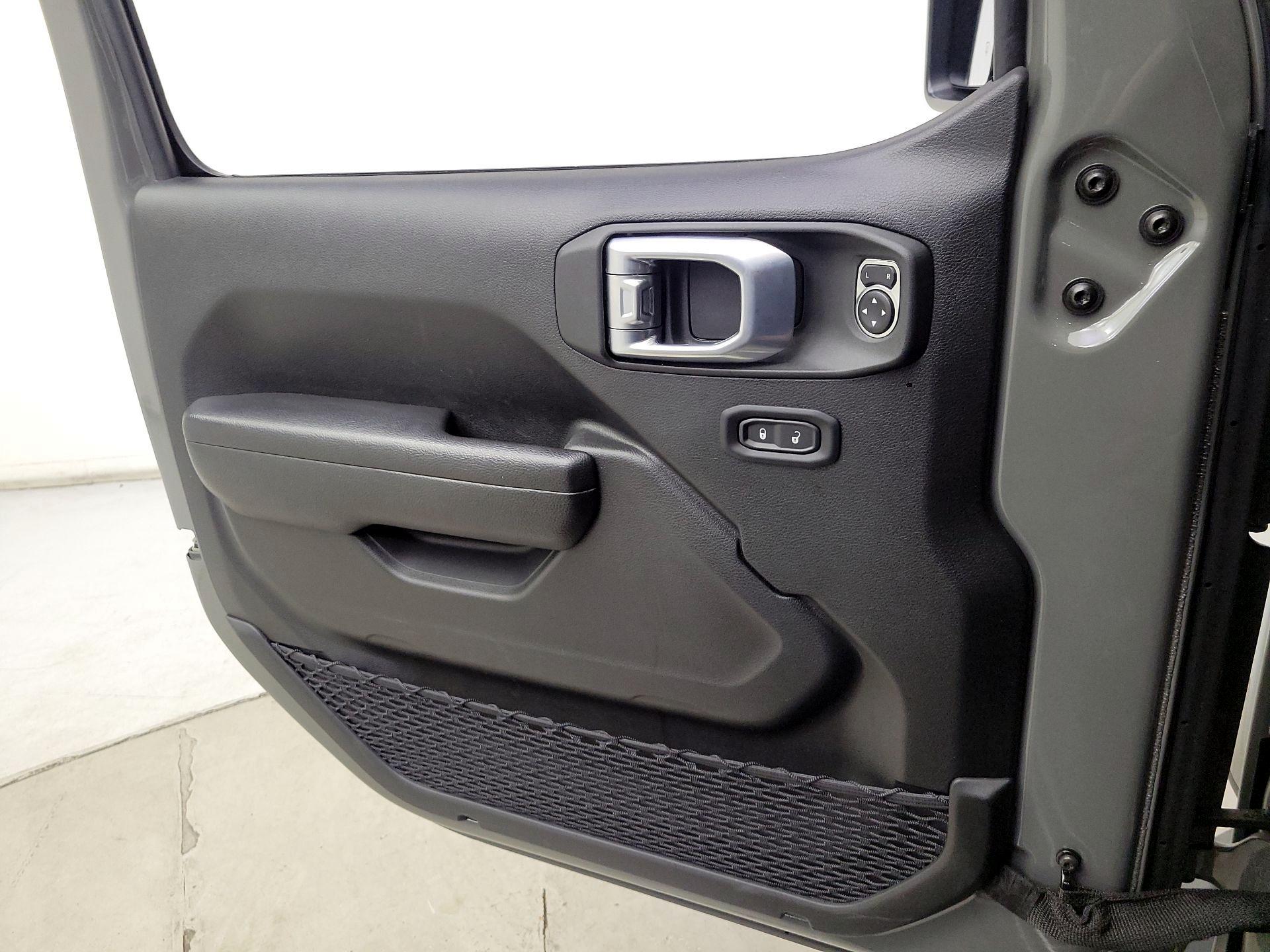 Thumbnail: 2023 Jeep Gladiator - 12