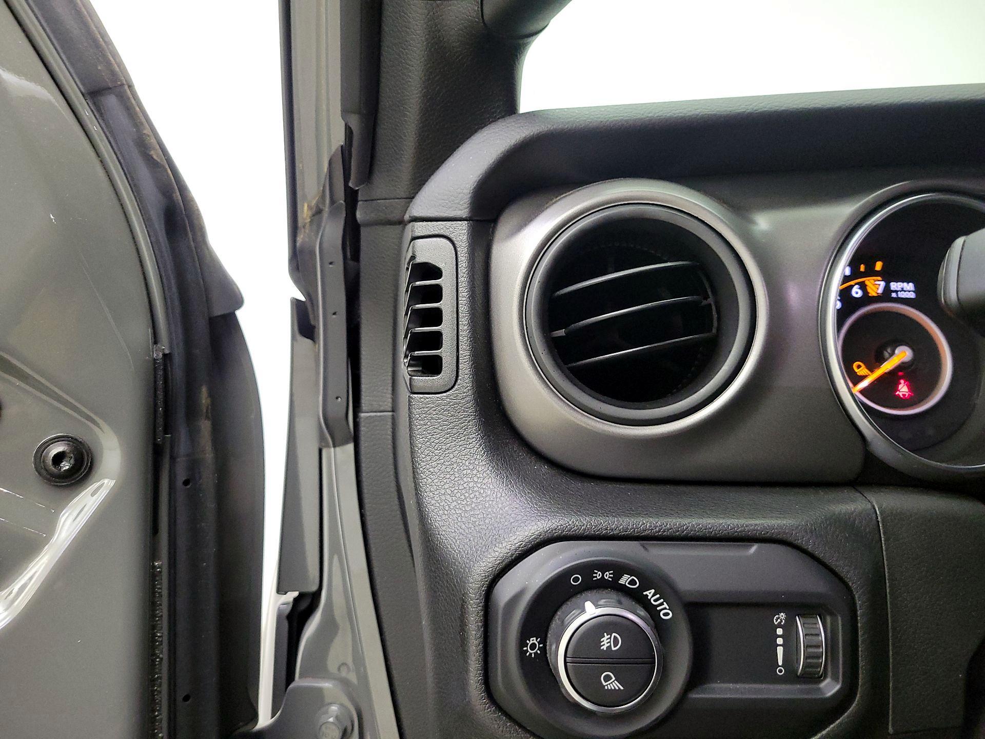 Thumbnail: 2023 Jeep Gladiator - 13