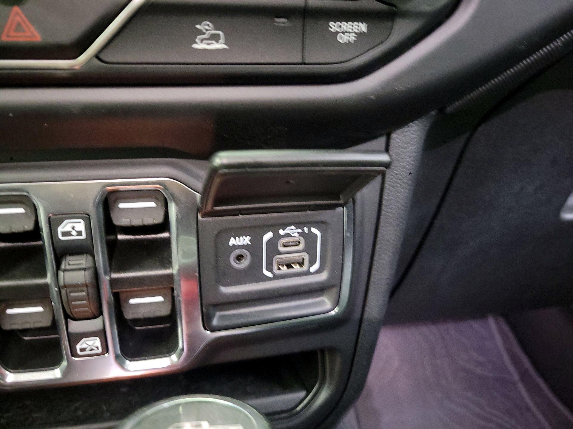 Thumbnail: 2023 Jeep Gladiator - 18