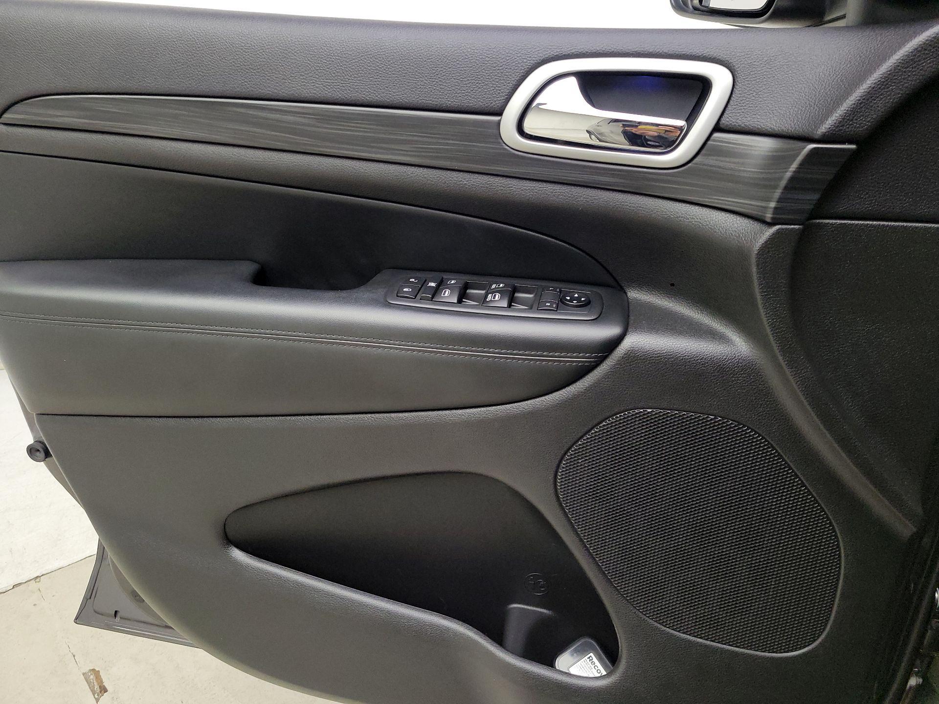 Thumbnail: 2020 Jeep Grand Cherokee - 12