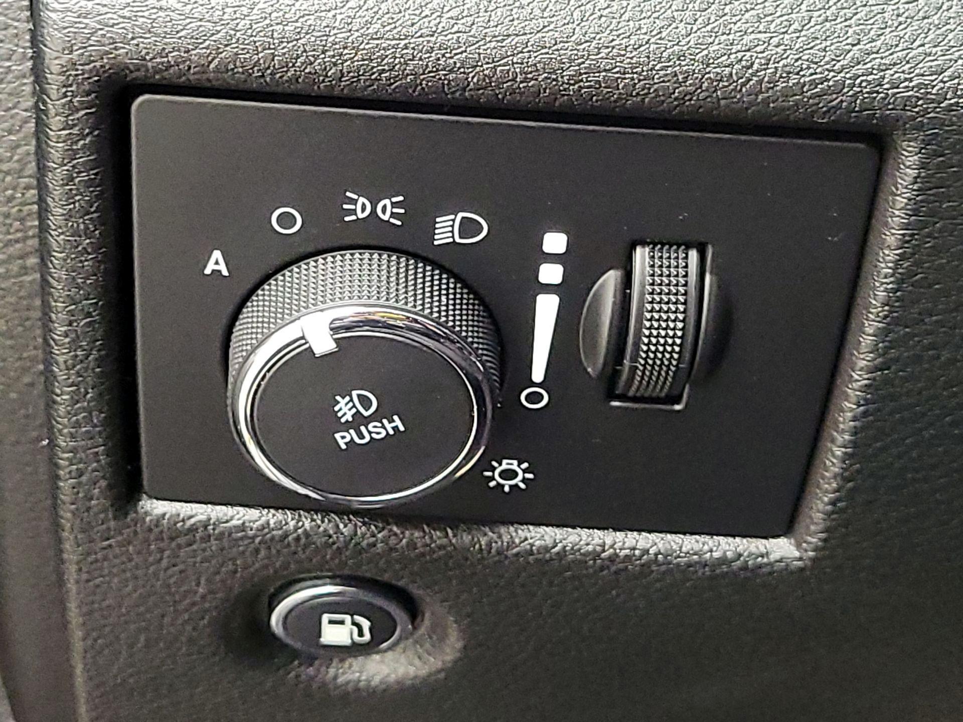 Thumbnail: 2020 Jeep Grand Cherokee - 13