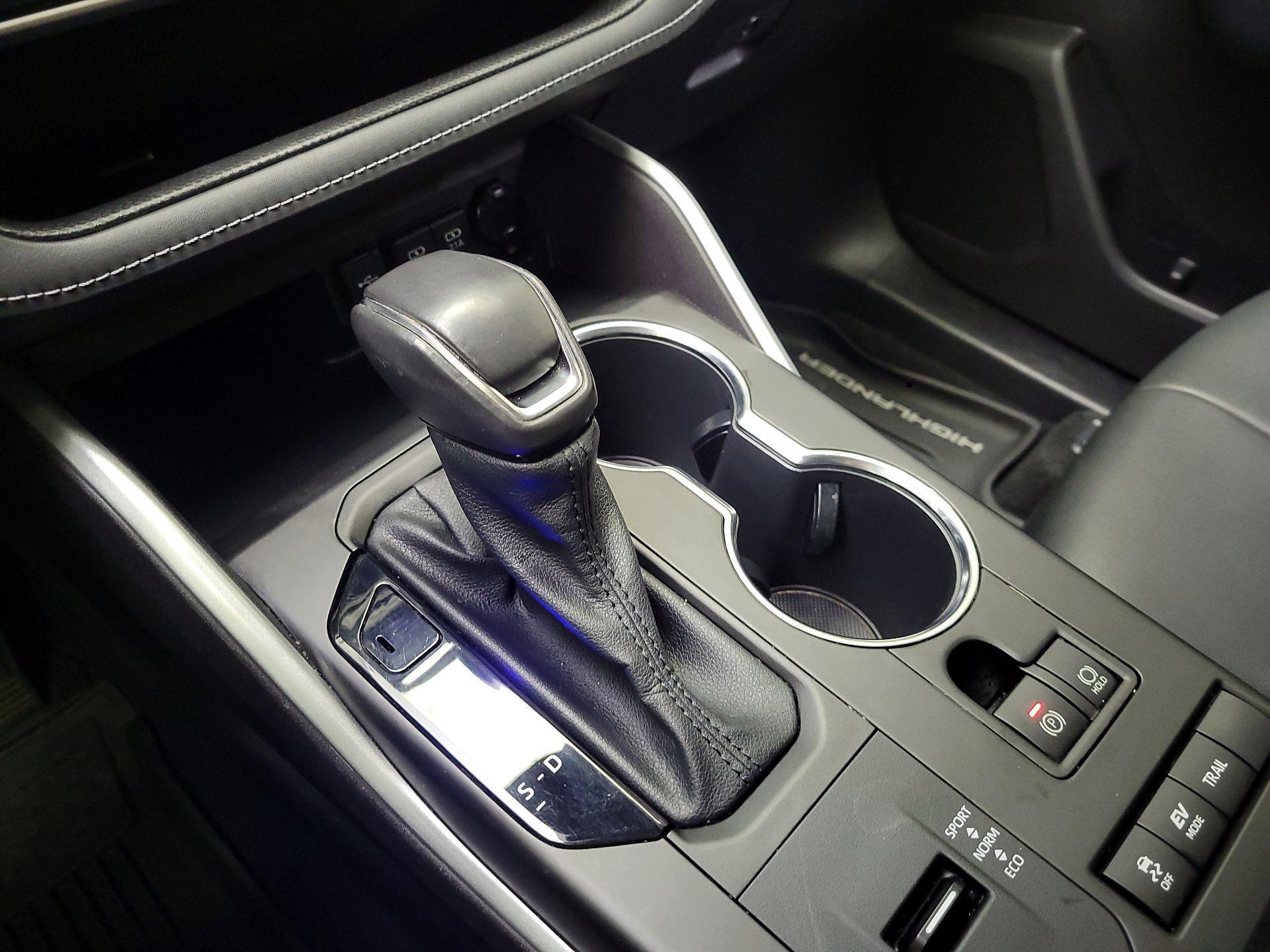 Thumbnail: 2020 Toyota Highlander - 18