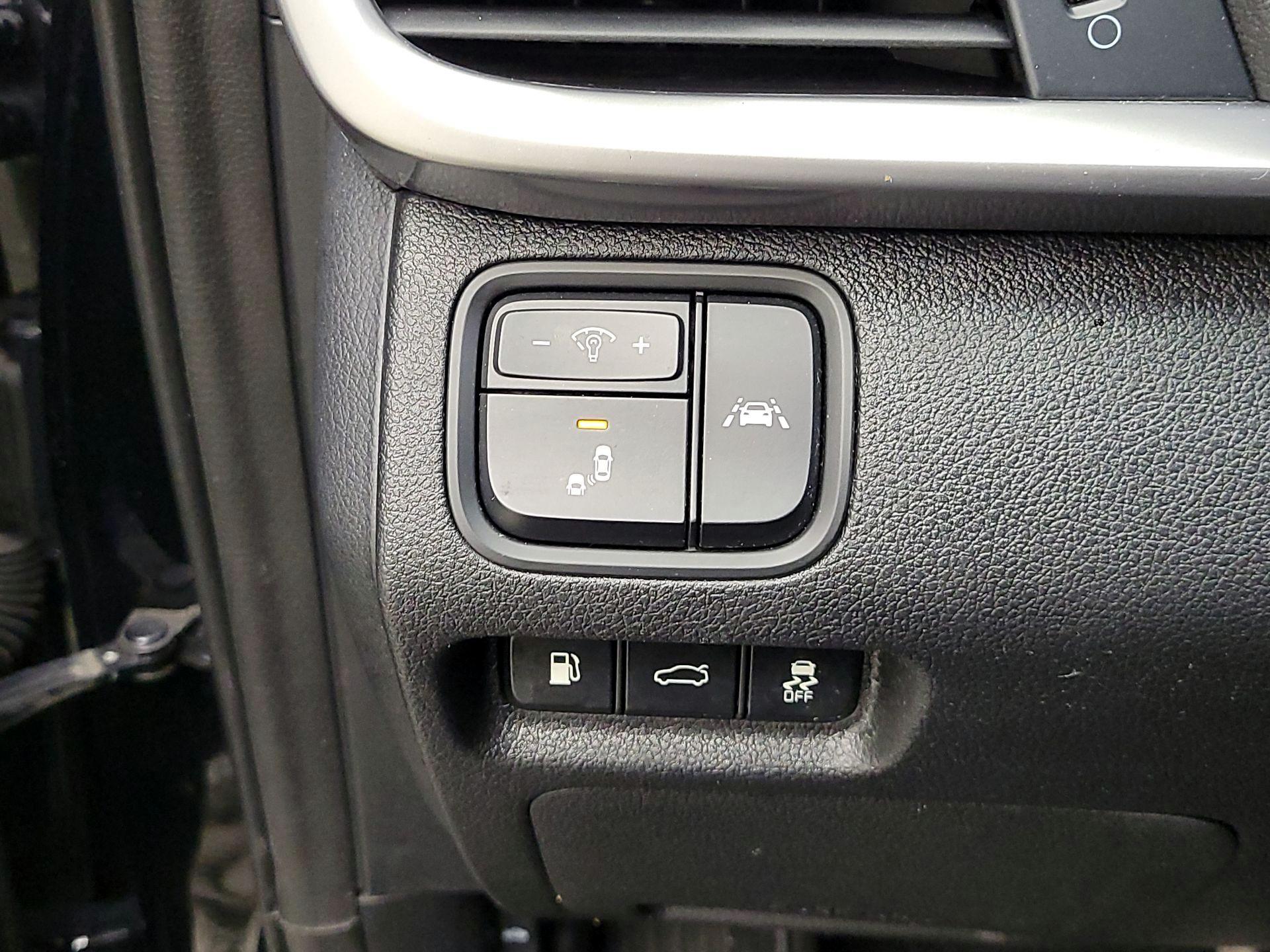 Thumbnail: 2020 Kia Optima - 13