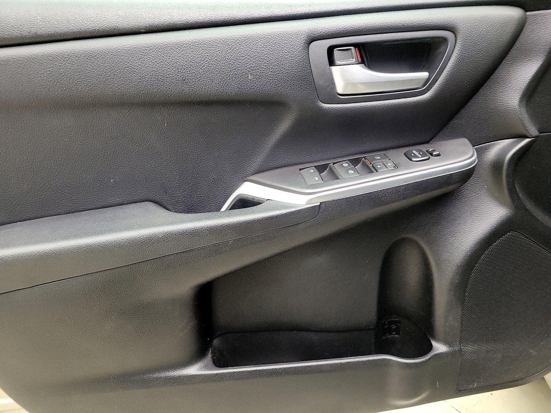 Thumbnail: 2017 Toyota Camry - 12