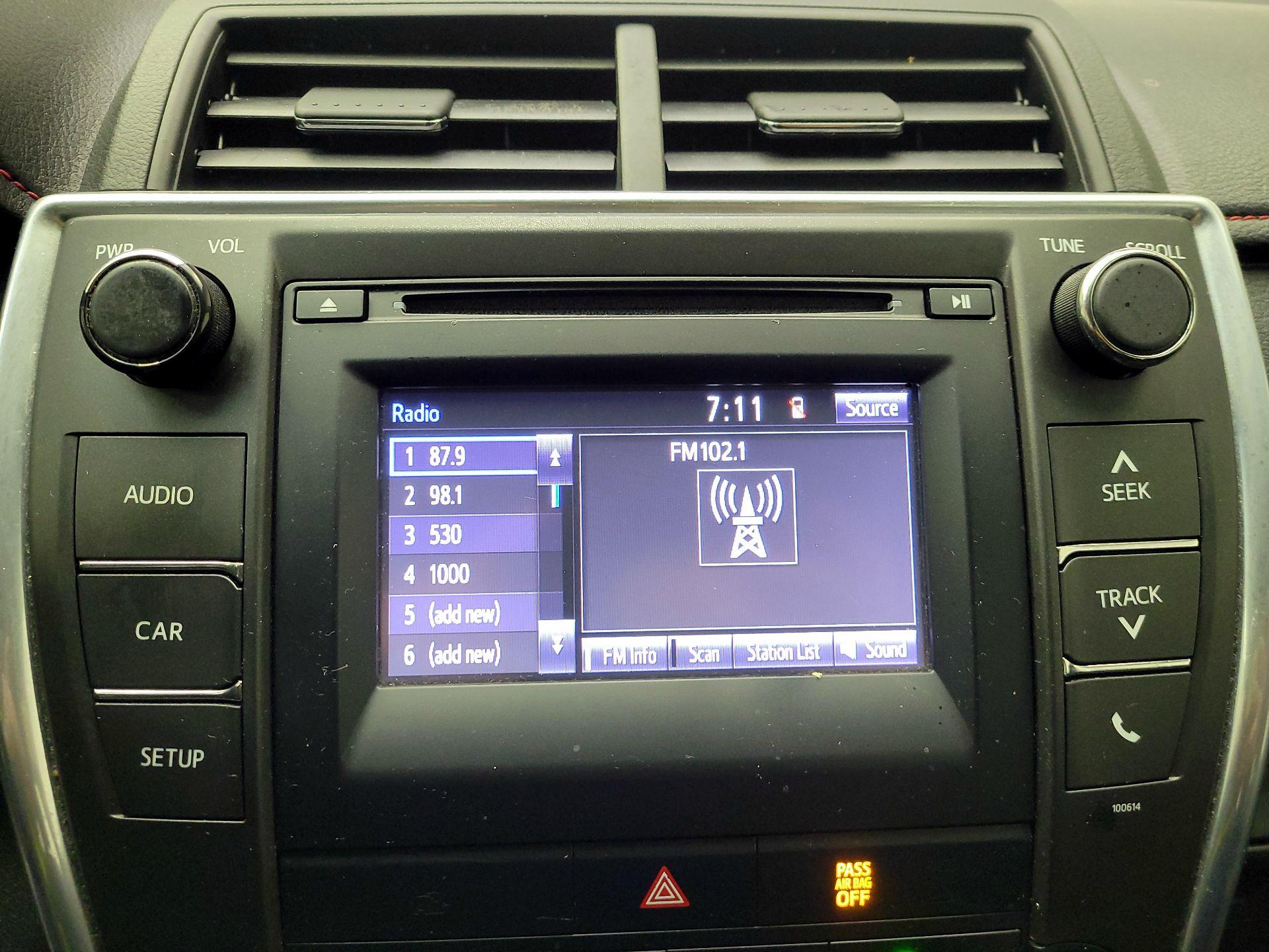 Thumbnail: 2017 Toyota Camry - 15