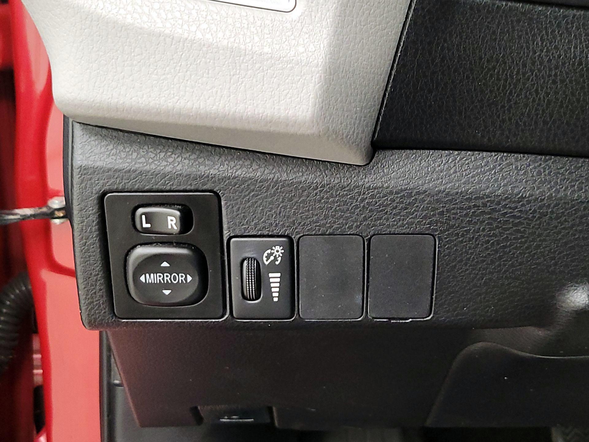 Thumbnail: 2014 Toyota Corolla - 13