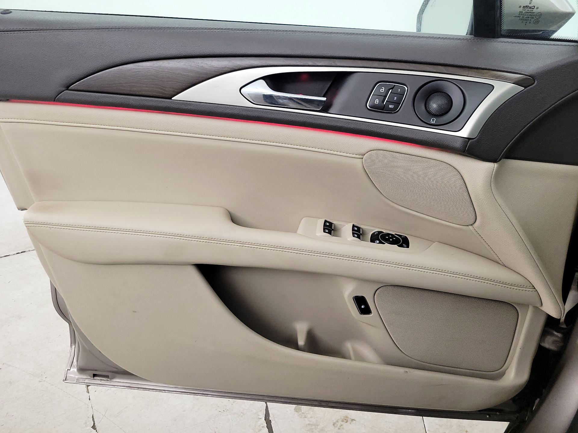 Thumbnail: 2019 Lincoln MKZ - 12