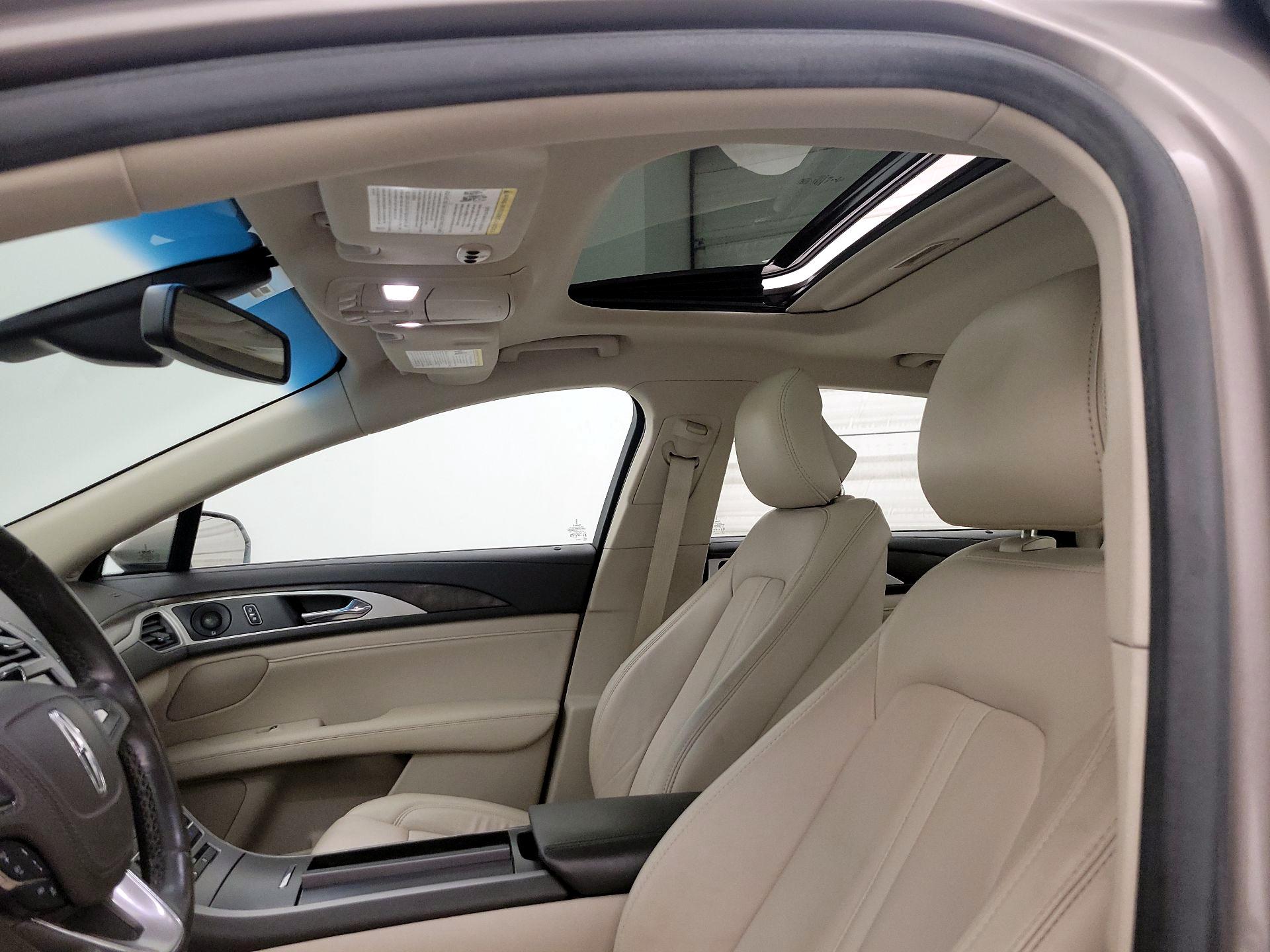 Thumbnail: 2019 Lincoln MKZ - 20