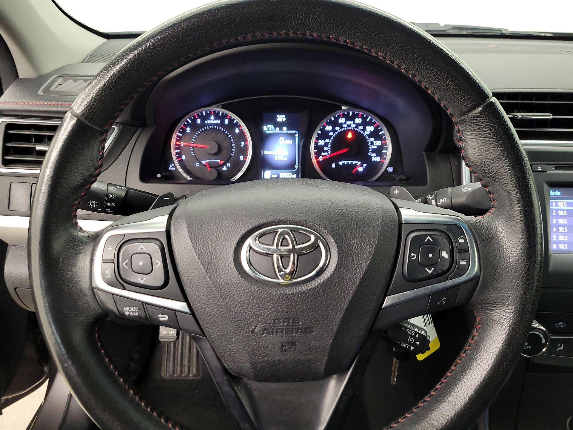 Thumbnail: 2015 Toyota Camry - 10