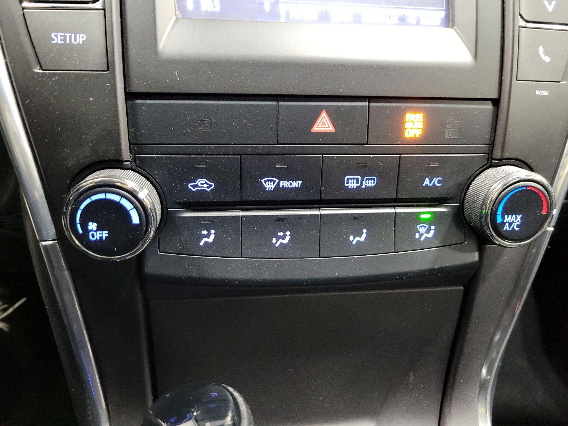 Thumbnail: 2015 Toyota Camry - 15