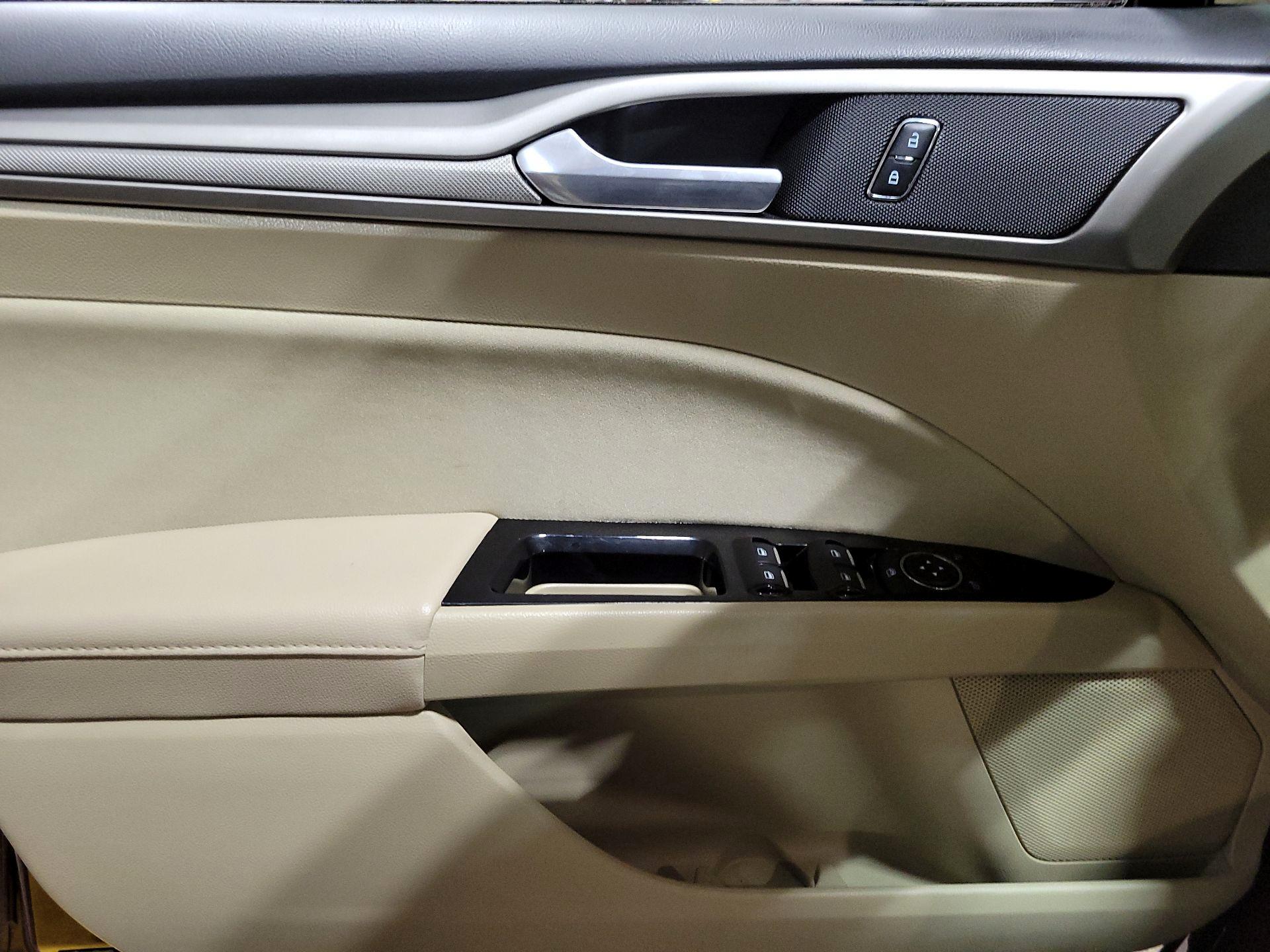 Thumbnail: 2015 Ford Fusion - 12