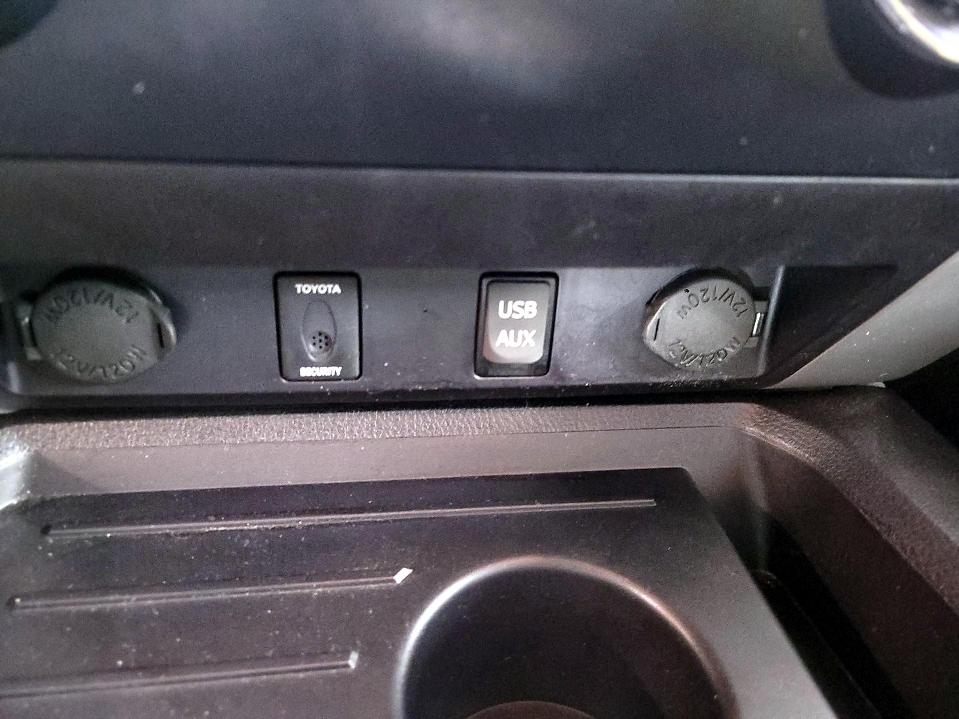 Thumbnail: 2015 Toyota Tundra - 19