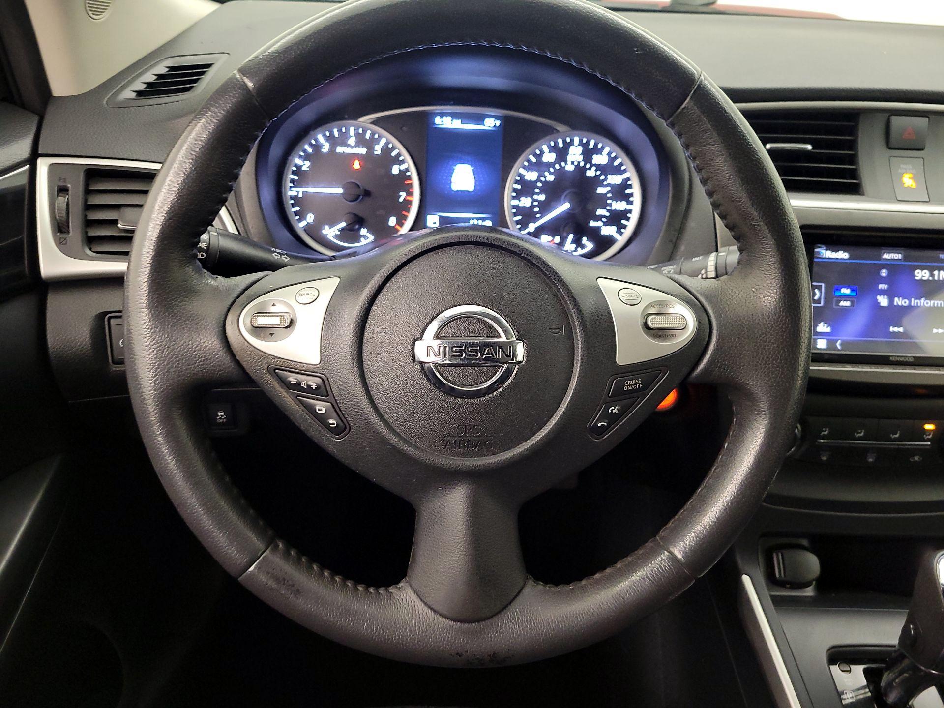 Thumbnail: 2016 Nissan Sentra - 10