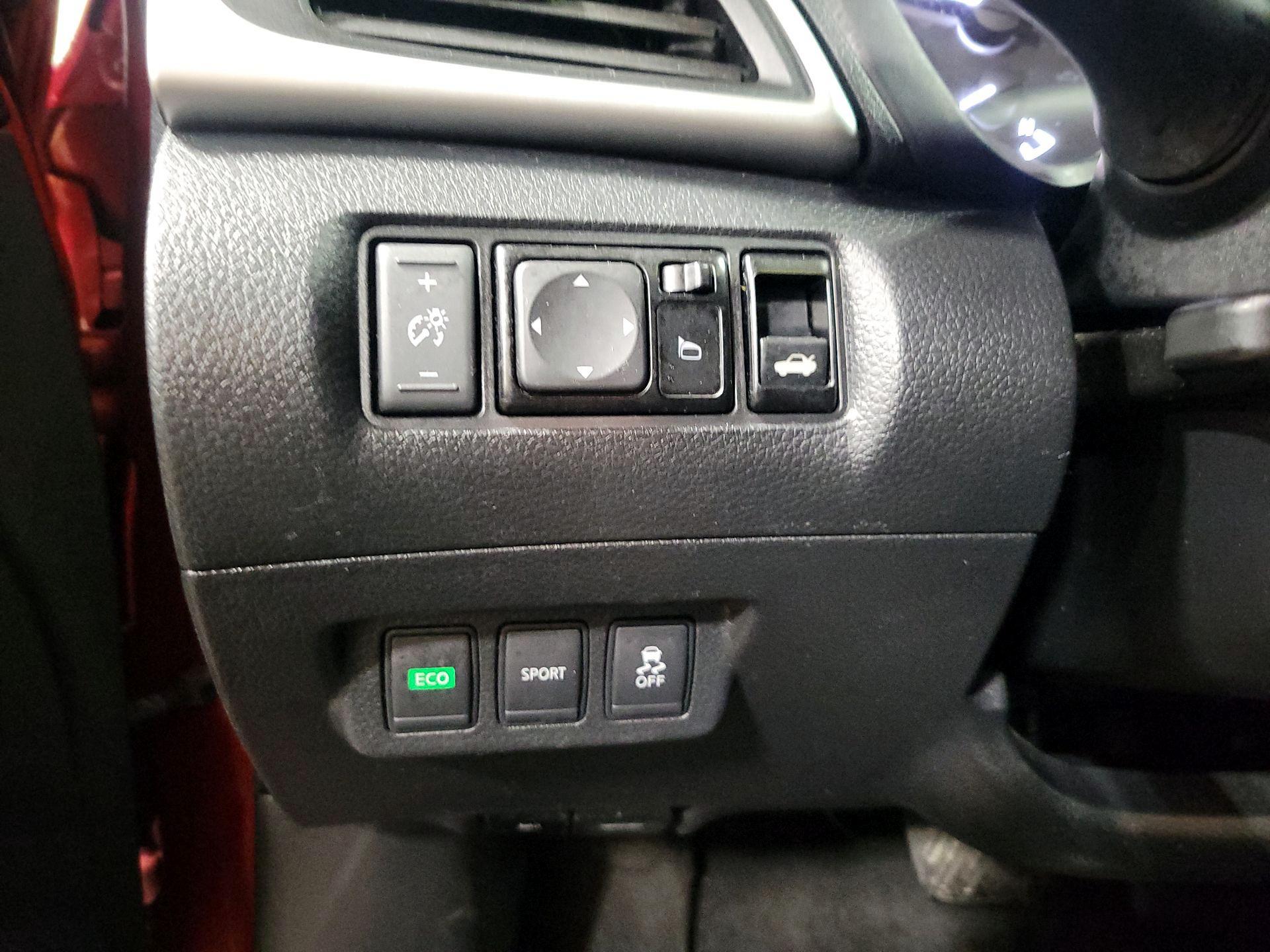 Thumbnail: 2016 Nissan Sentra - 13