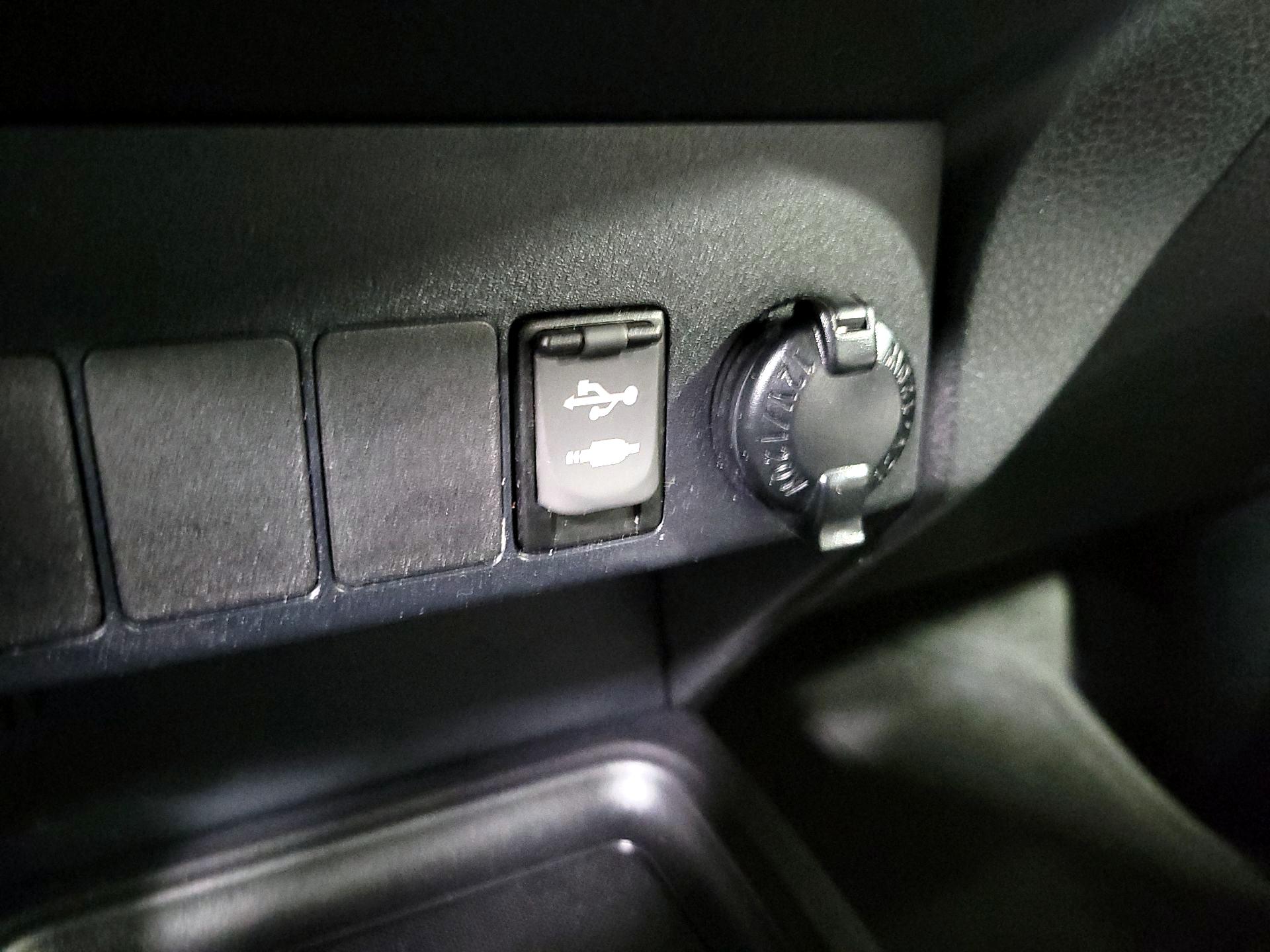 Thumbnail: 2014 Toyota RAV4 - 18