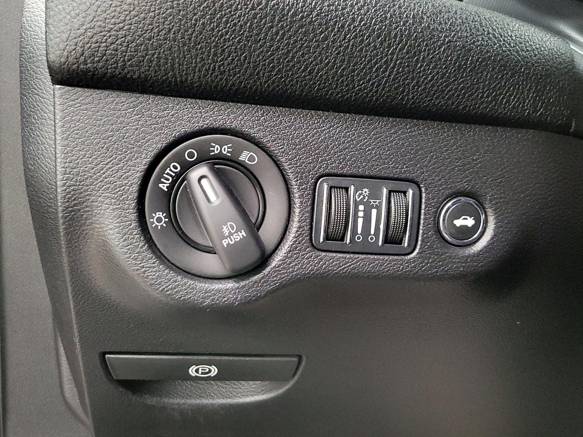 Thumbnail: 2015 Dodge Challenger - 13