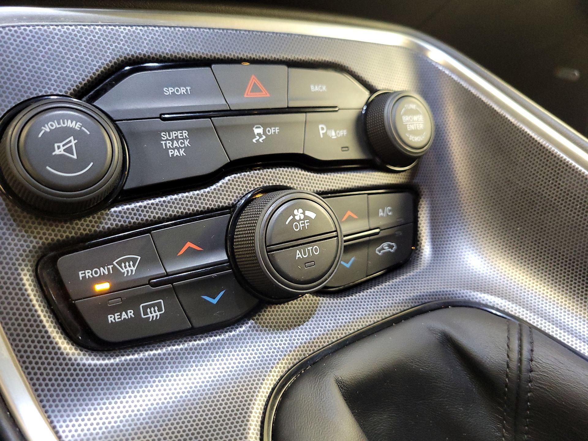 Thumbnail: 2015 Dodge Challenger - 17