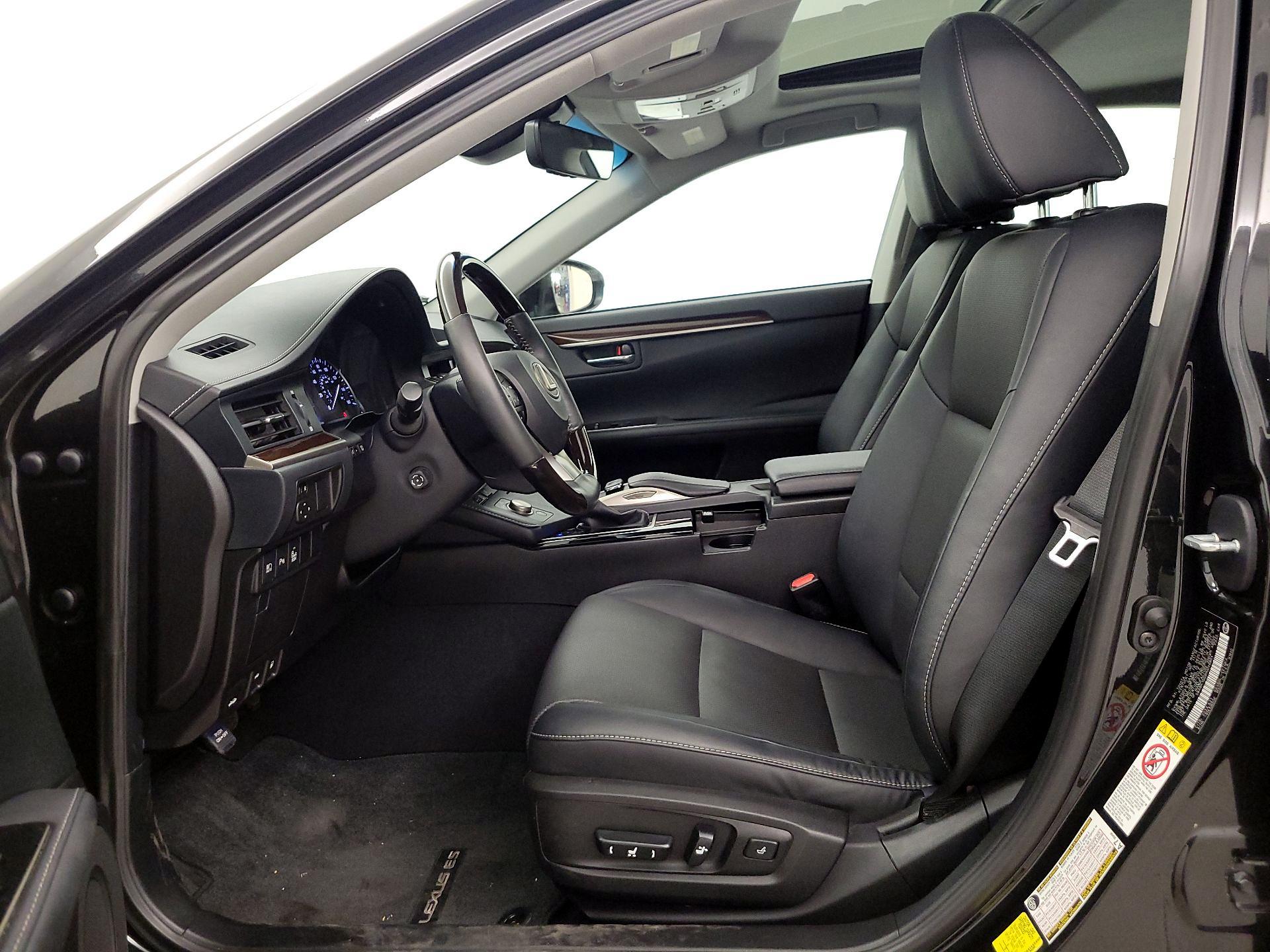 Thumbnail: 2017 Lexus ES - 11