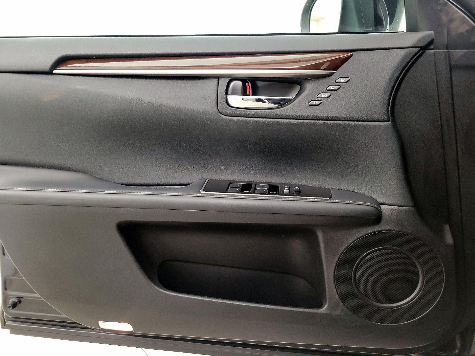 Thumbnail: 2017 Lexus ES - 12