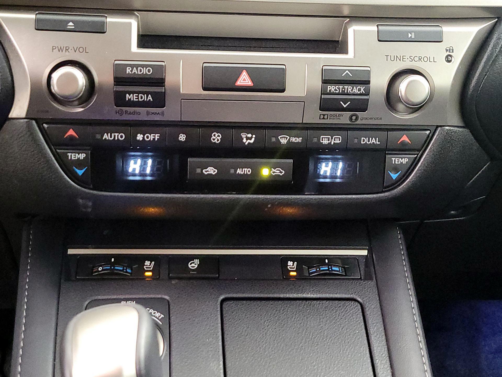 Thumbnail: 2017 Lexus ES - 17