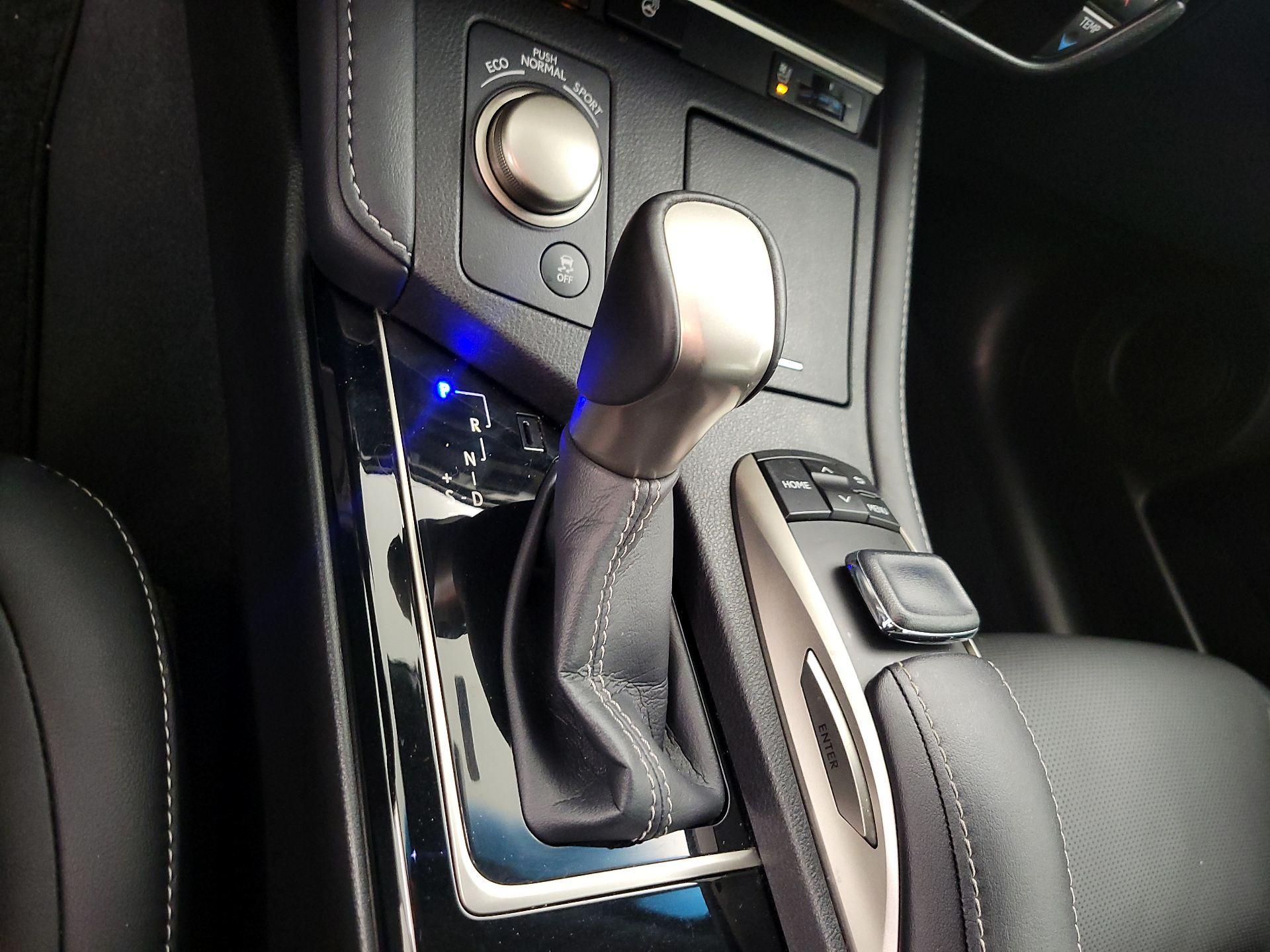 Thumbnail: 2017 Lexus ES - 18